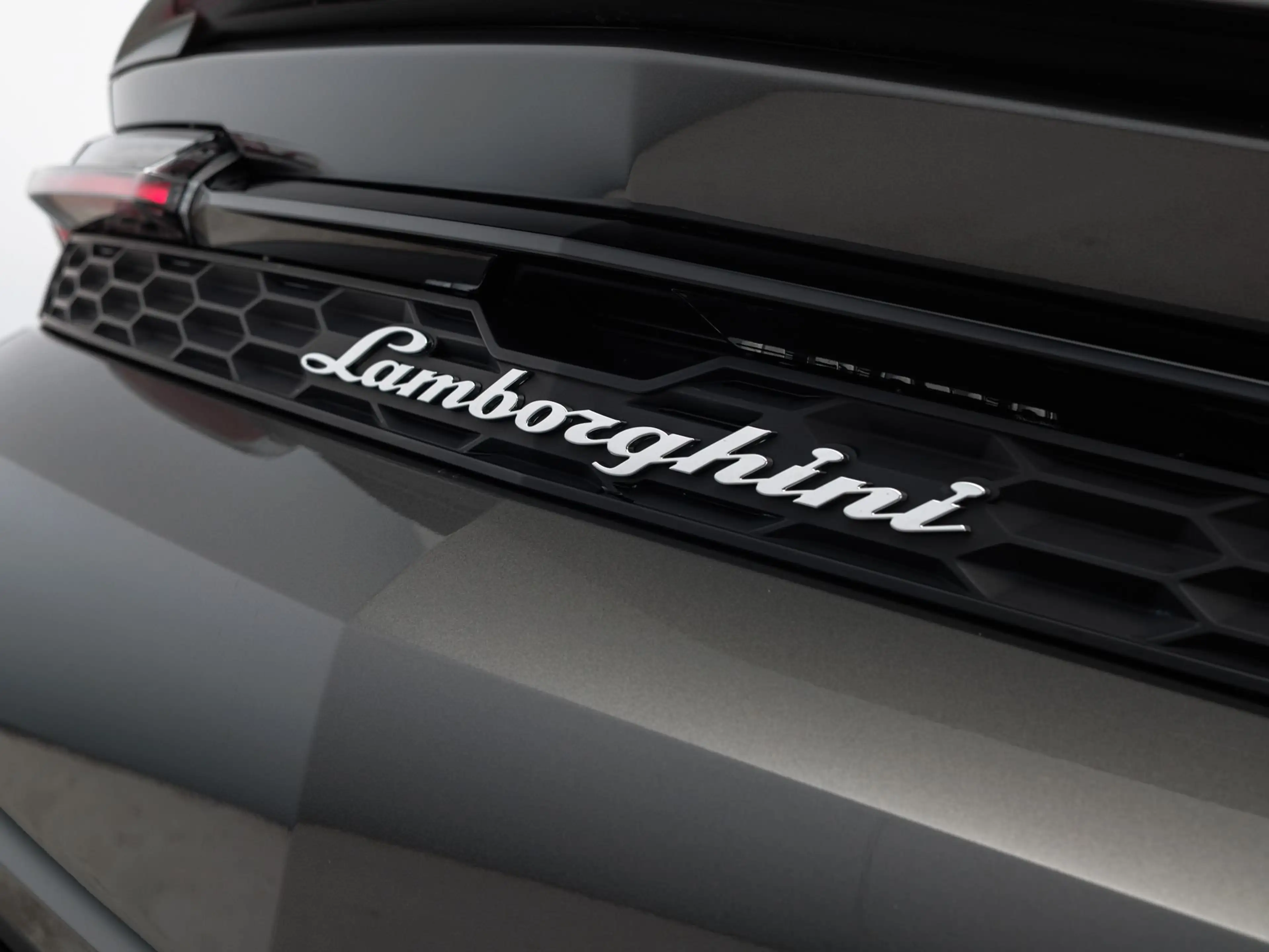 Lamborghini Urus SE — photo 6