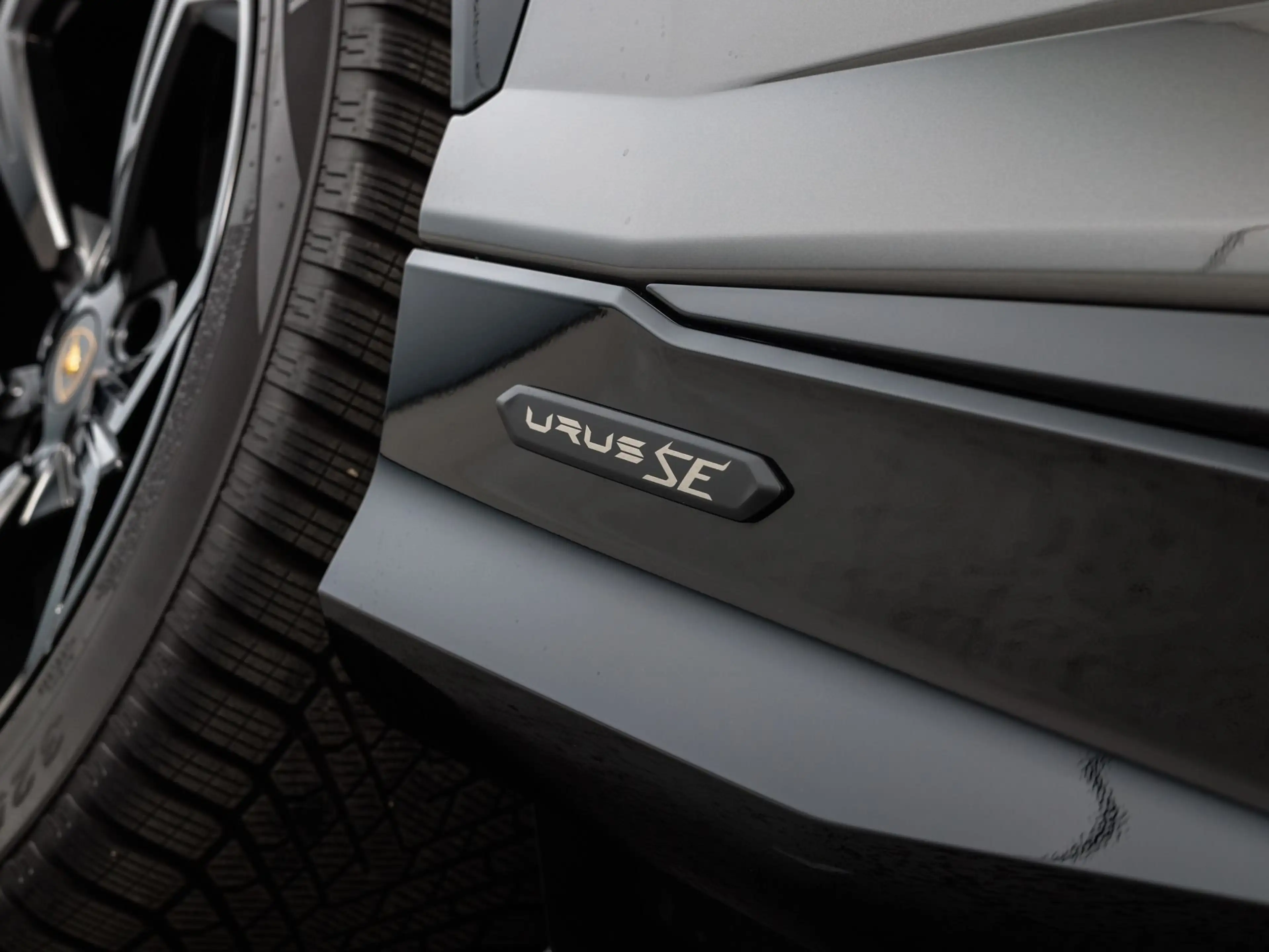 Lamborghini Urus SE — photo 10