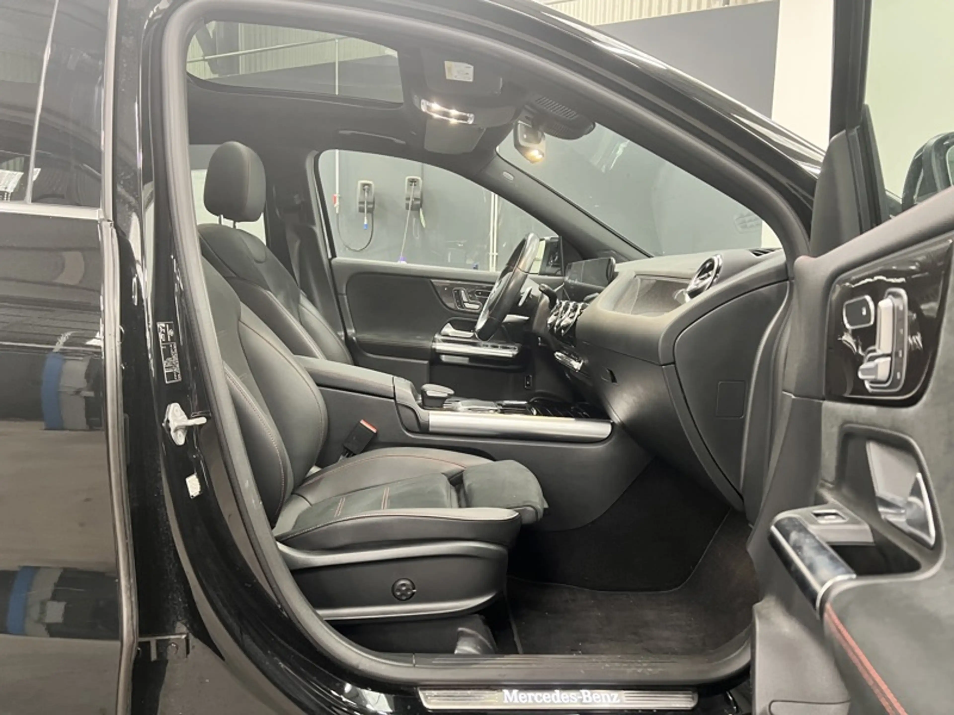 Mercedes-Benz GLA 180 AMG Line Toit Pano — photo 6