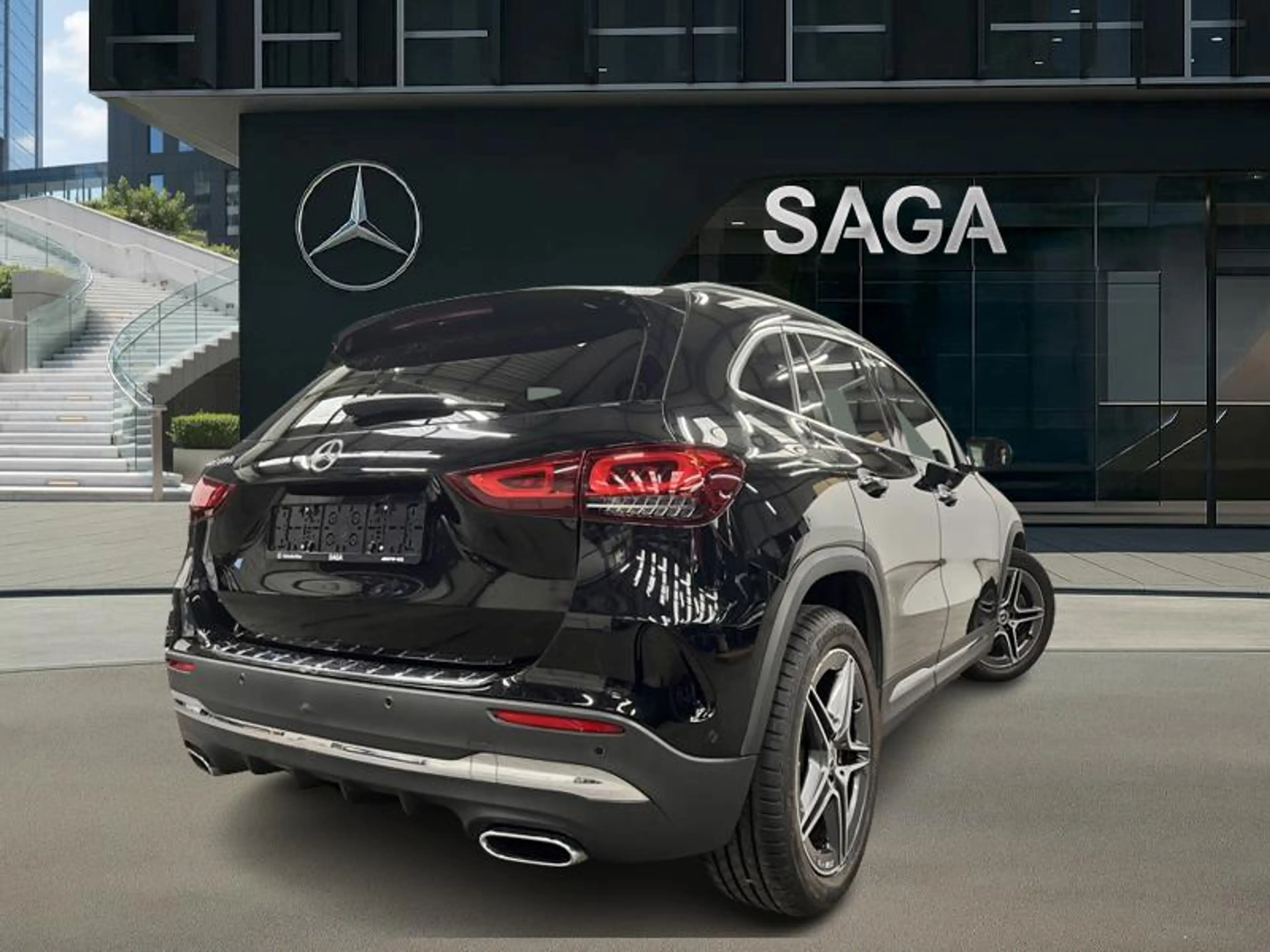 Mercedes-Benz GLA 180 AMG Line Toit Pano — photo 2