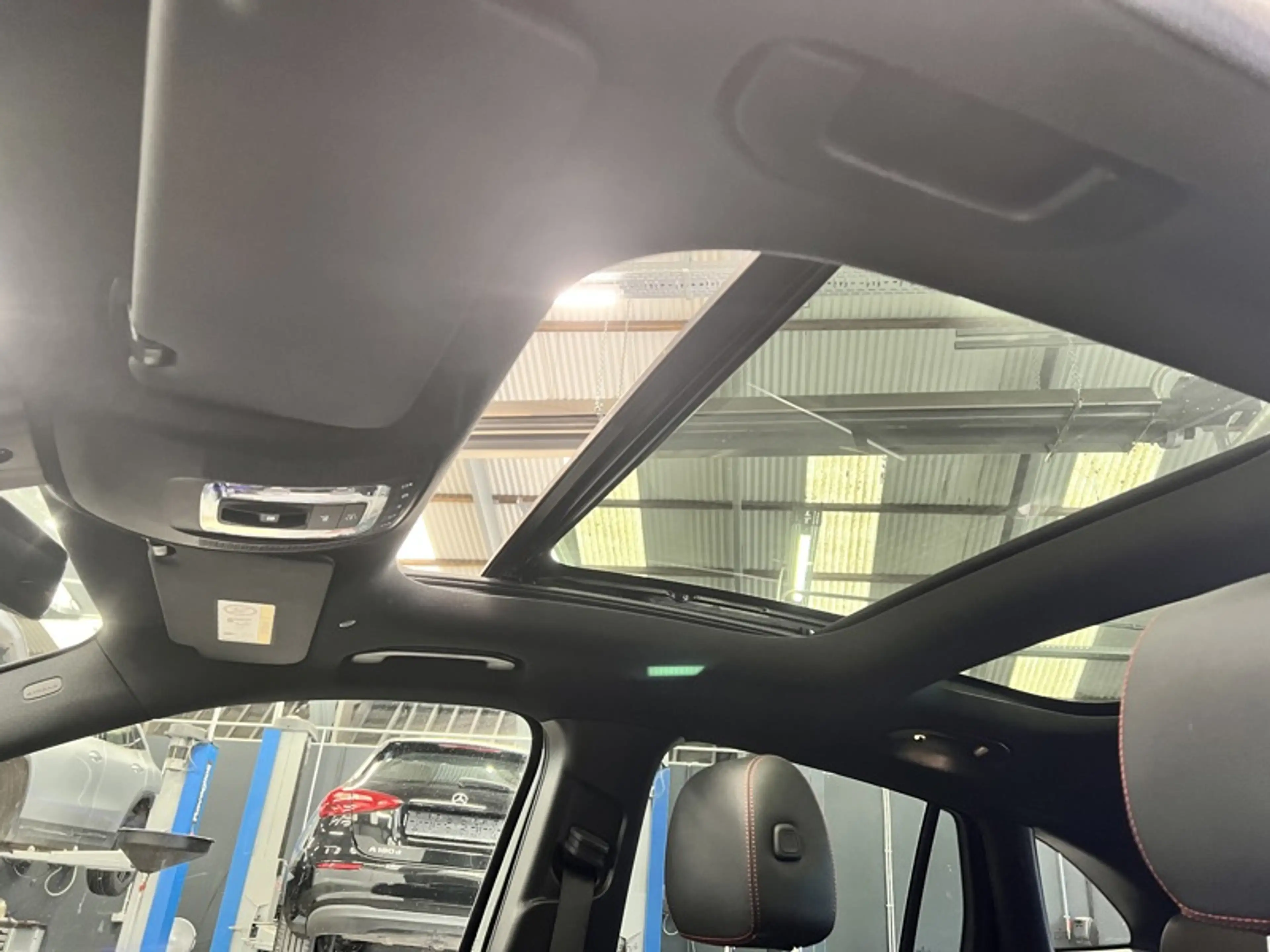 Mercedes-Benz GLA 180 AMG Line Toit Pano — photo 13