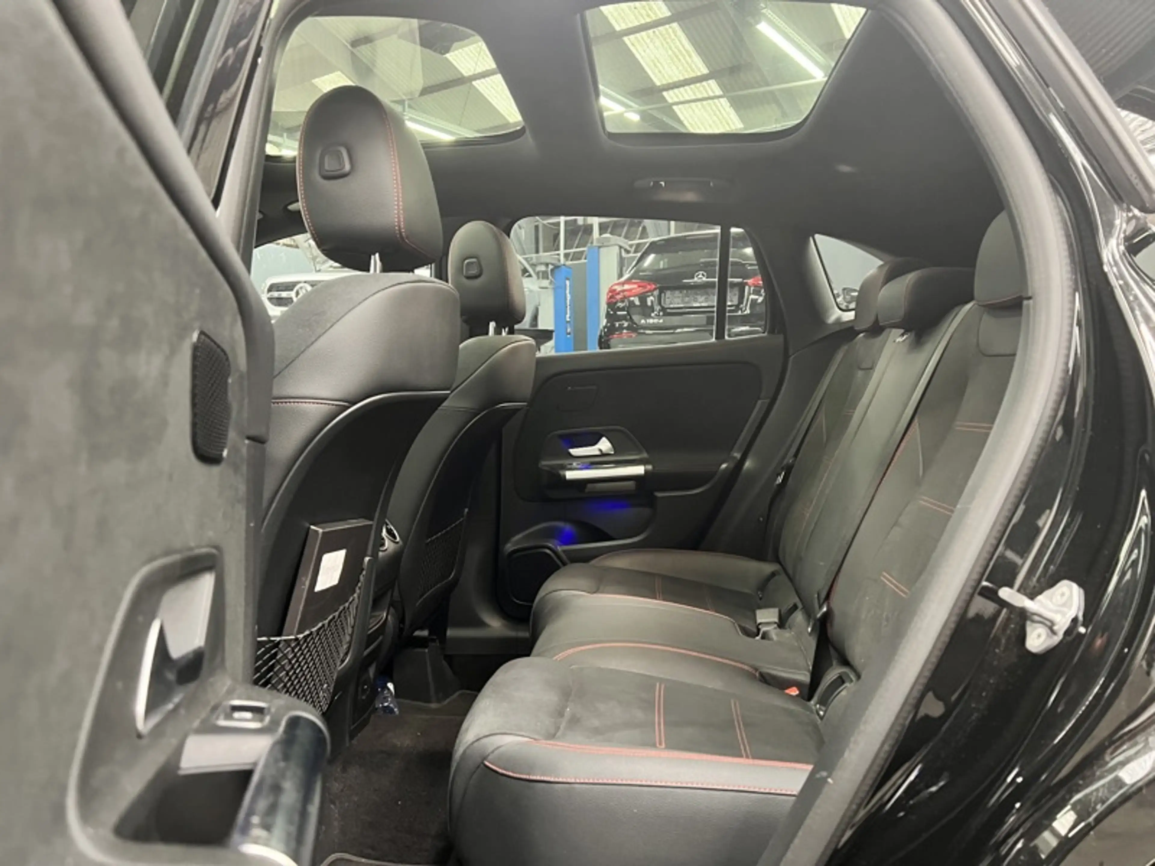 Mercedes-Benz GLA 180 AMG Line Toit Pano — photo 9