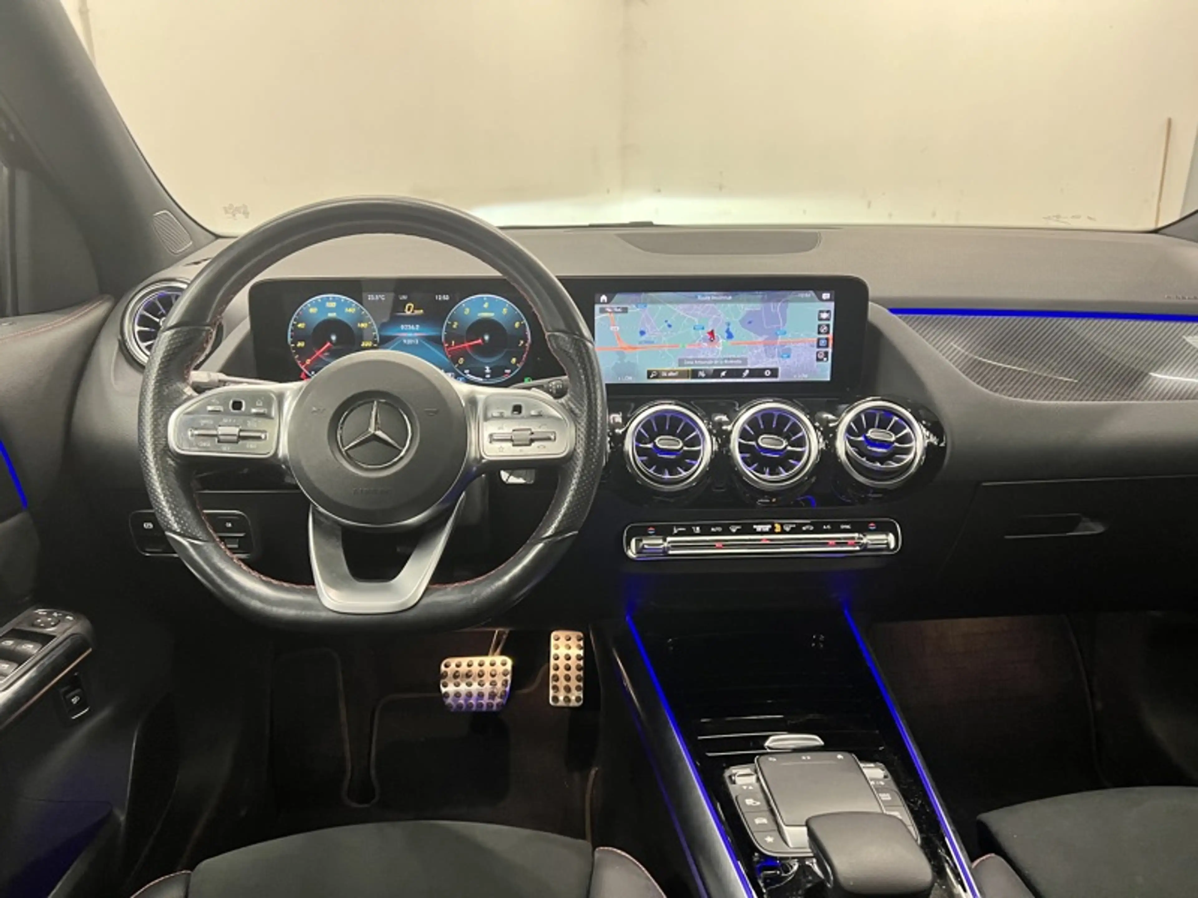 Mercedes-Benz GLA 180 AMG Line Toit Pano — photo 8