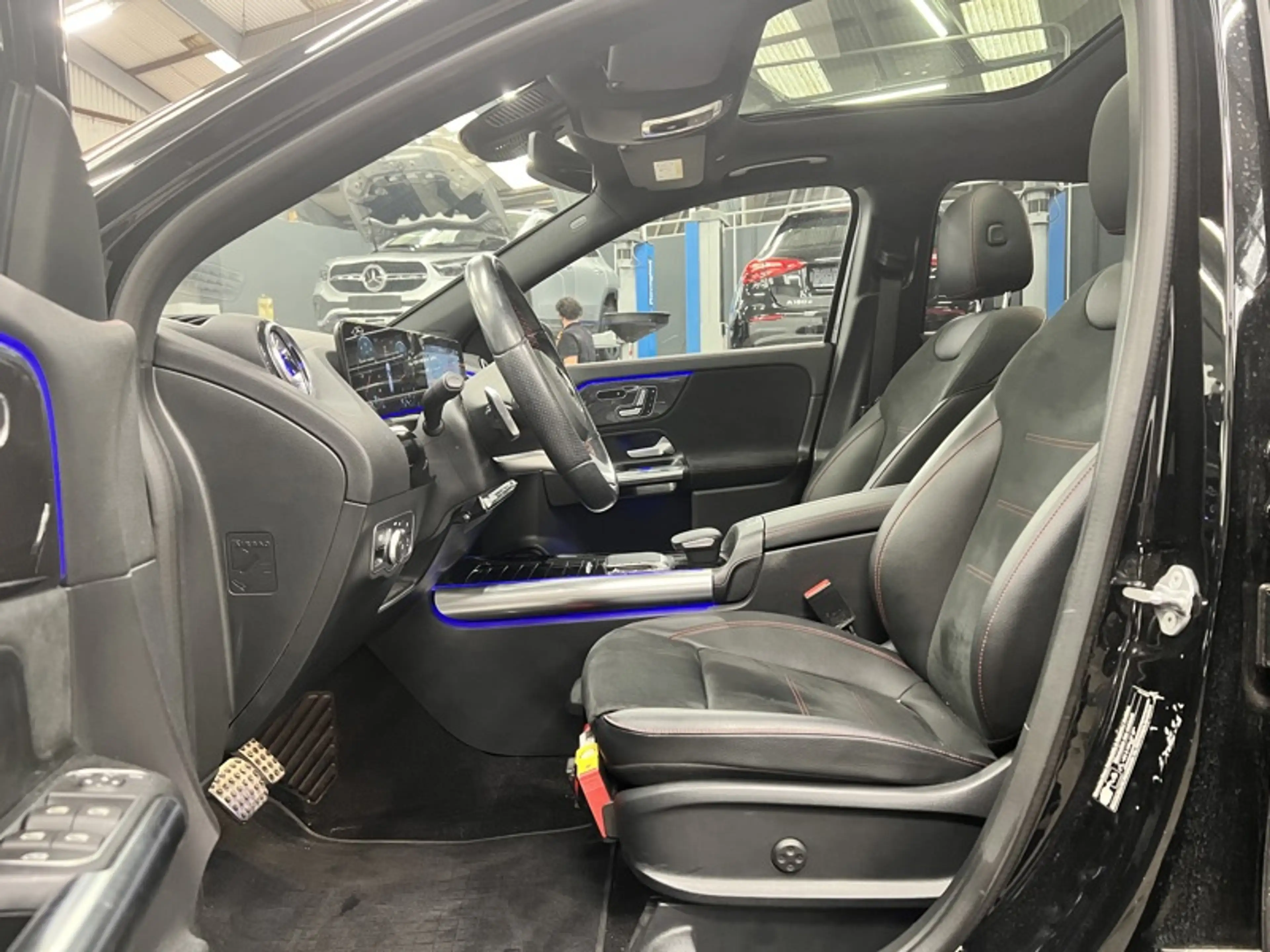 Mercedes-Benz GLA 180 AMG Line Toit Pano — photo 10