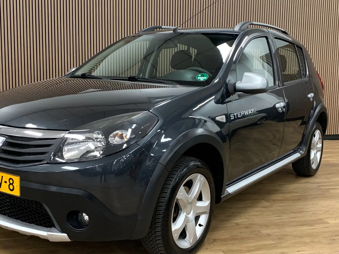 Dacia Sandero 1.6 Stepway|Airco| Grijs - 2