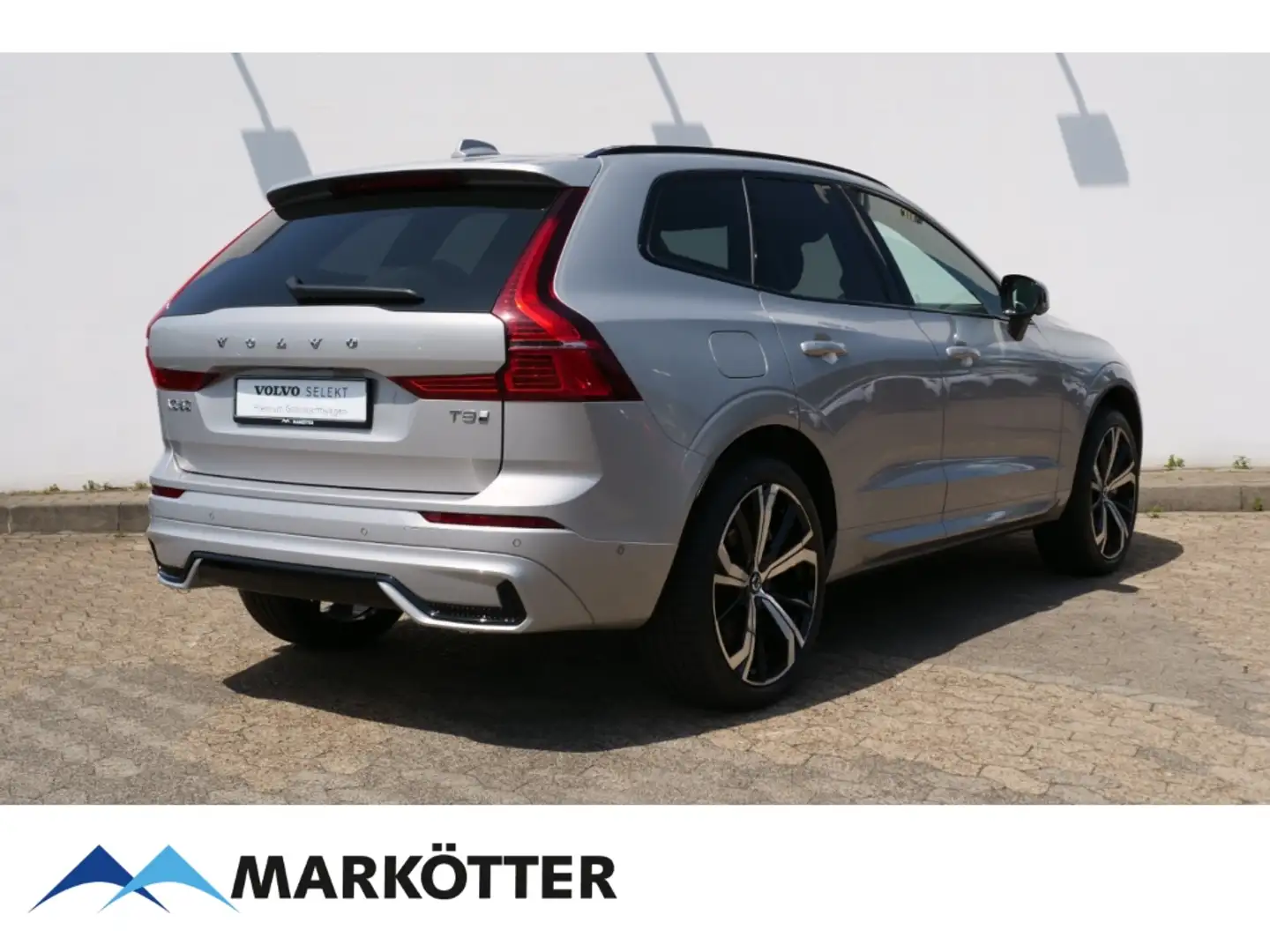 Volvo XC60 T8 Recharge AWD Ultra Dark STHZ/360CAM/PANO Silber - 2