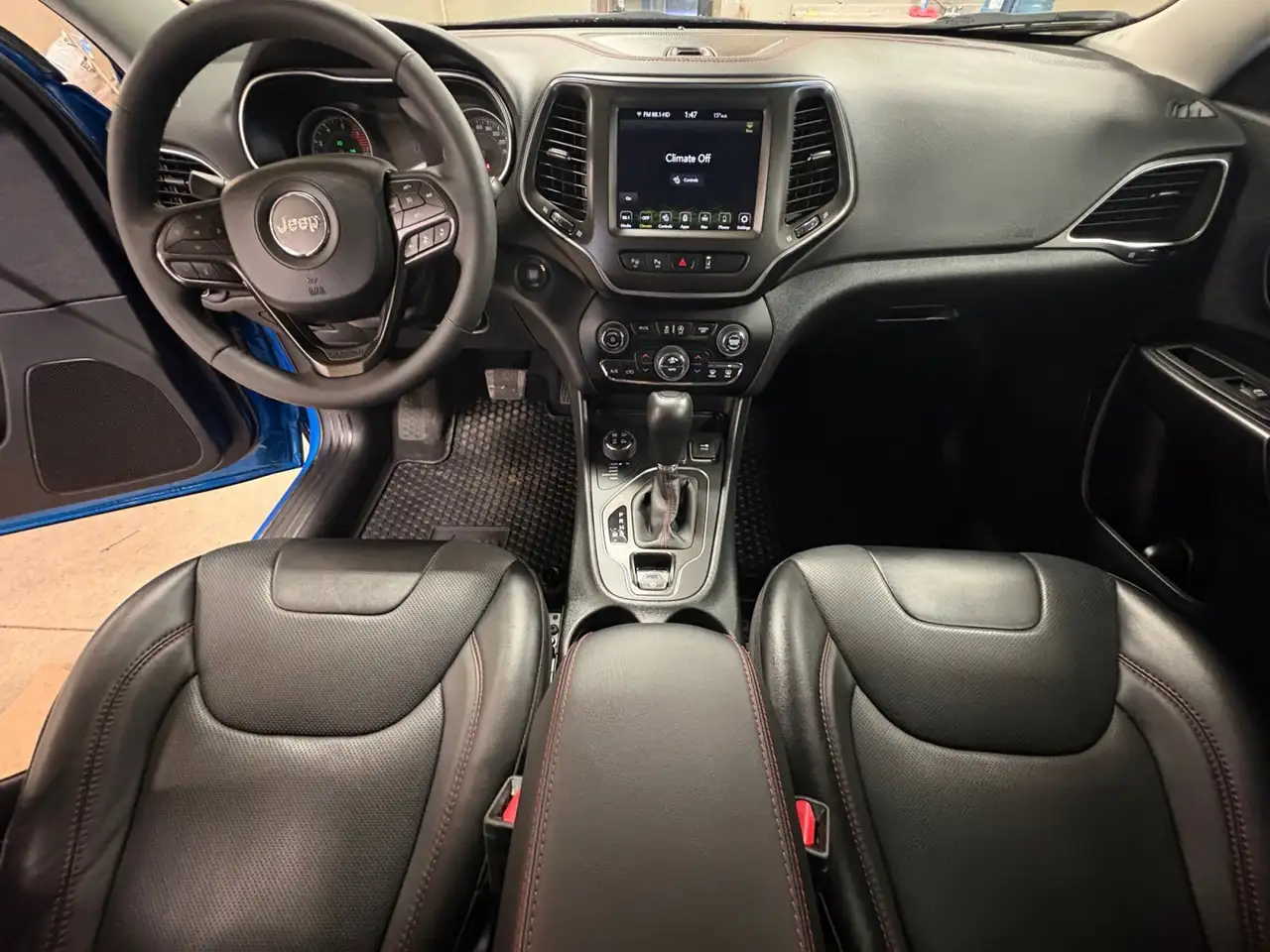 Jeep Cherokee снимка Jeep Cherokee
