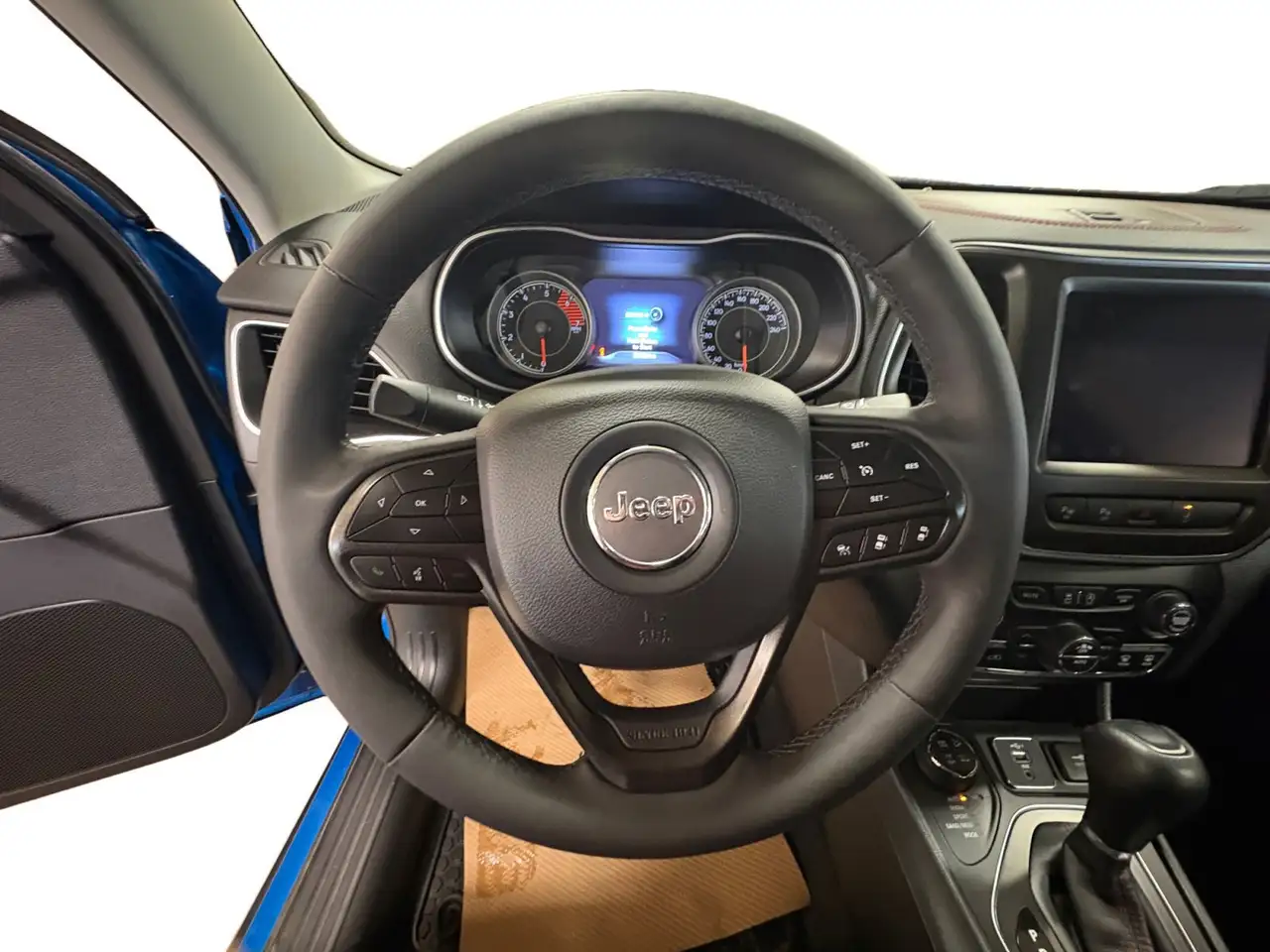Jeep Cherokee снимка Jeep Cherokee