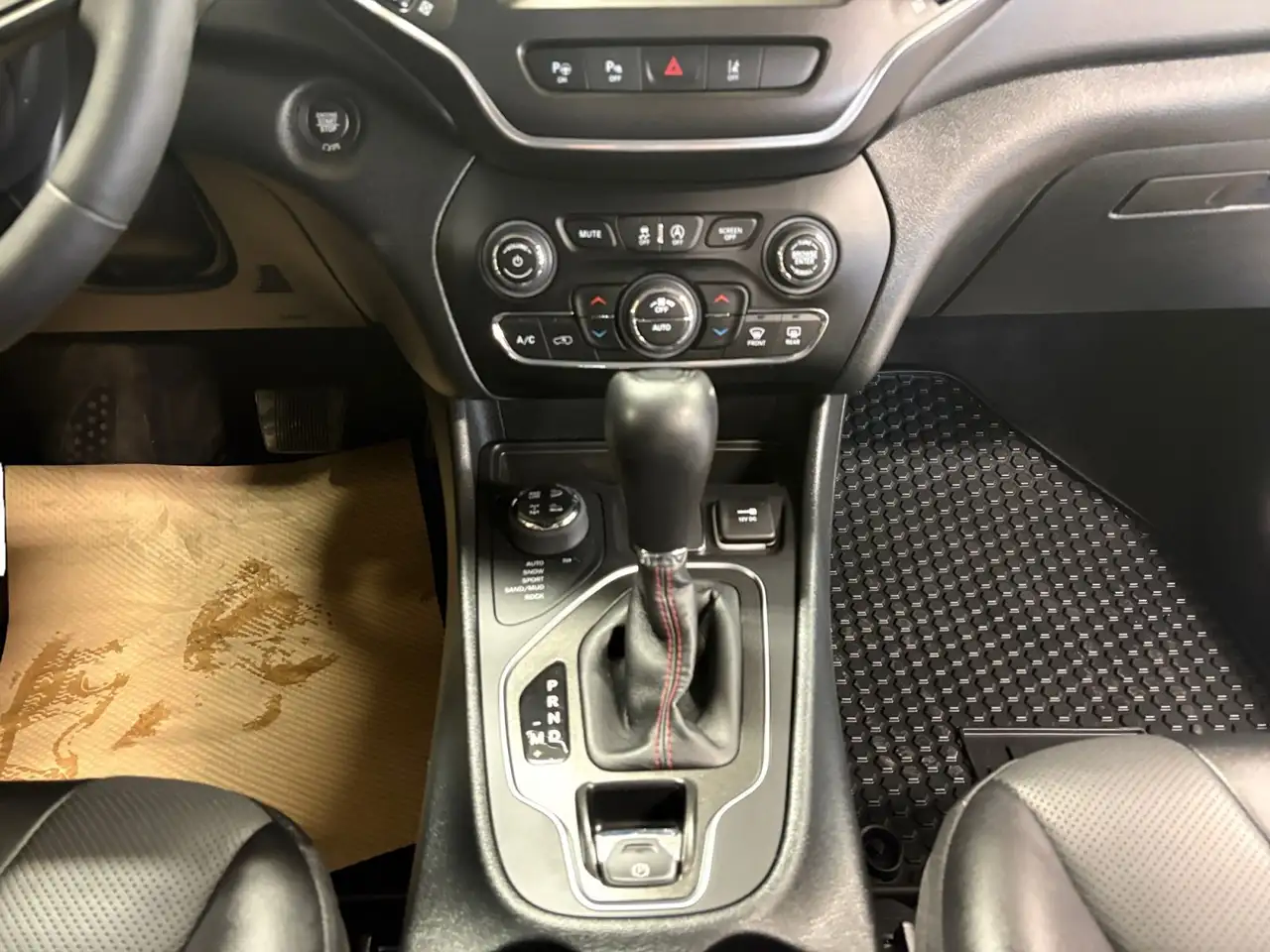 Jeep Cherokee снимка Jeep Cherokee