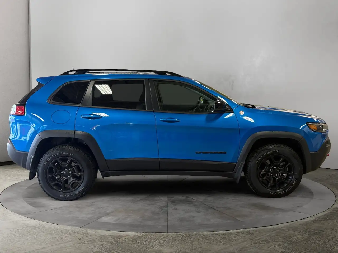 Jeep Cherokee снимка Jeep Cherokee