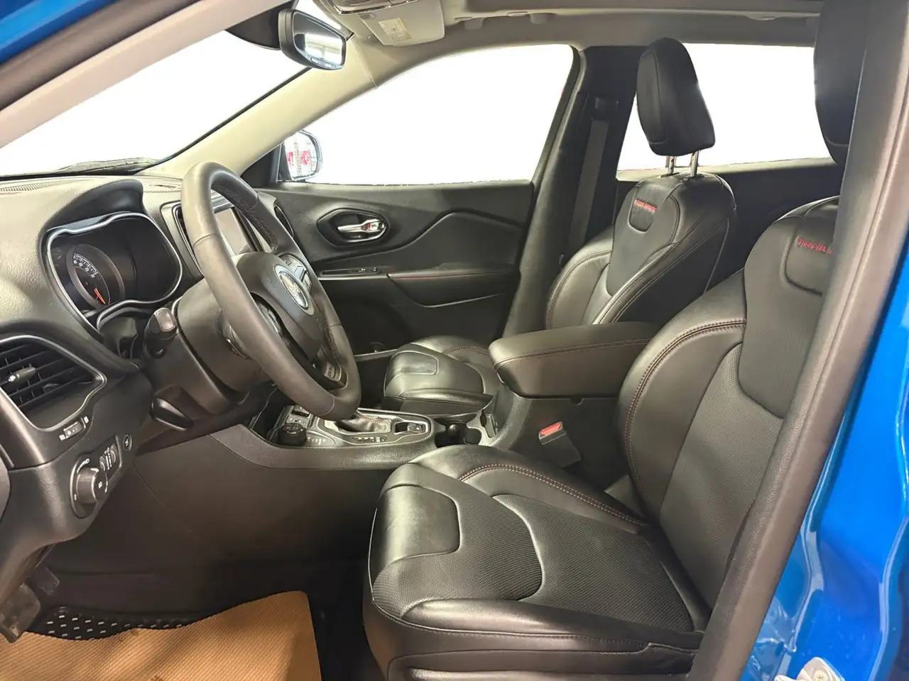 Jeep Cherokee снимка Jeep Cherokee
