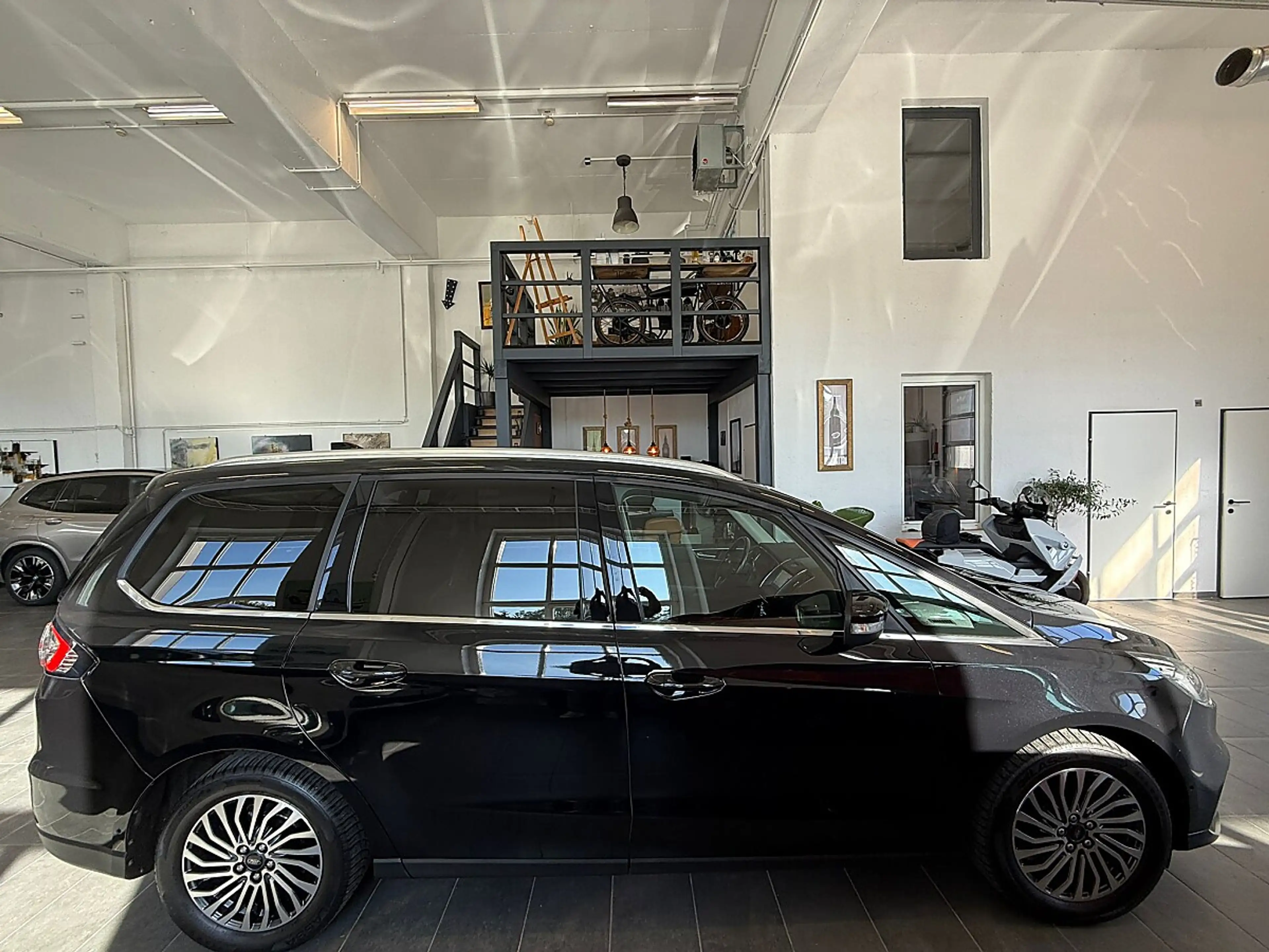 Ford Galaxy 2,0 EcoBlue SCR Titanium Aut./7.Sitzer/AHK — photo 4
