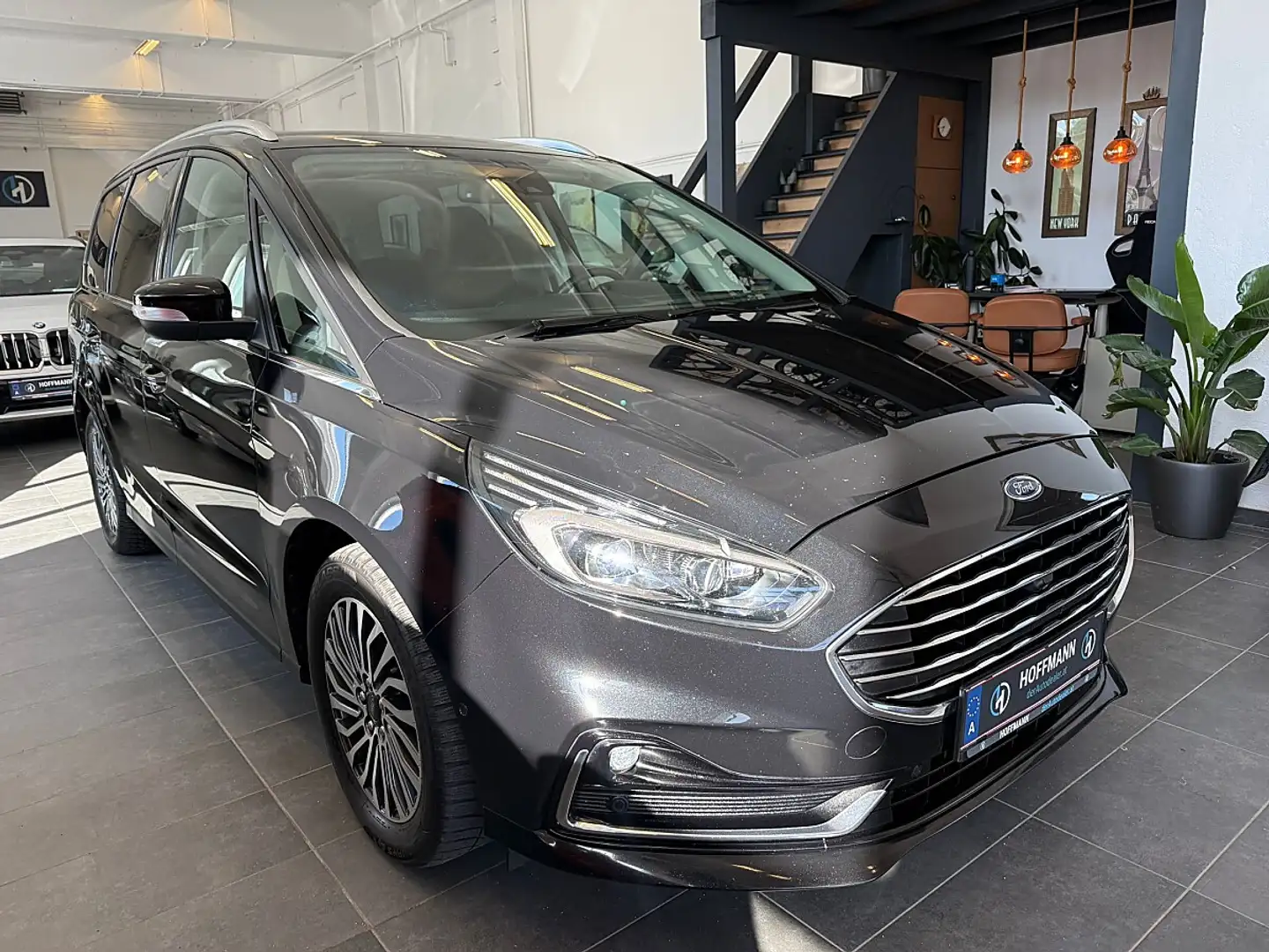 Ford Galaxy 2,0 EcoBlue SCR Titanium Aut./7.Sitzer/AHK Schwarz - 1