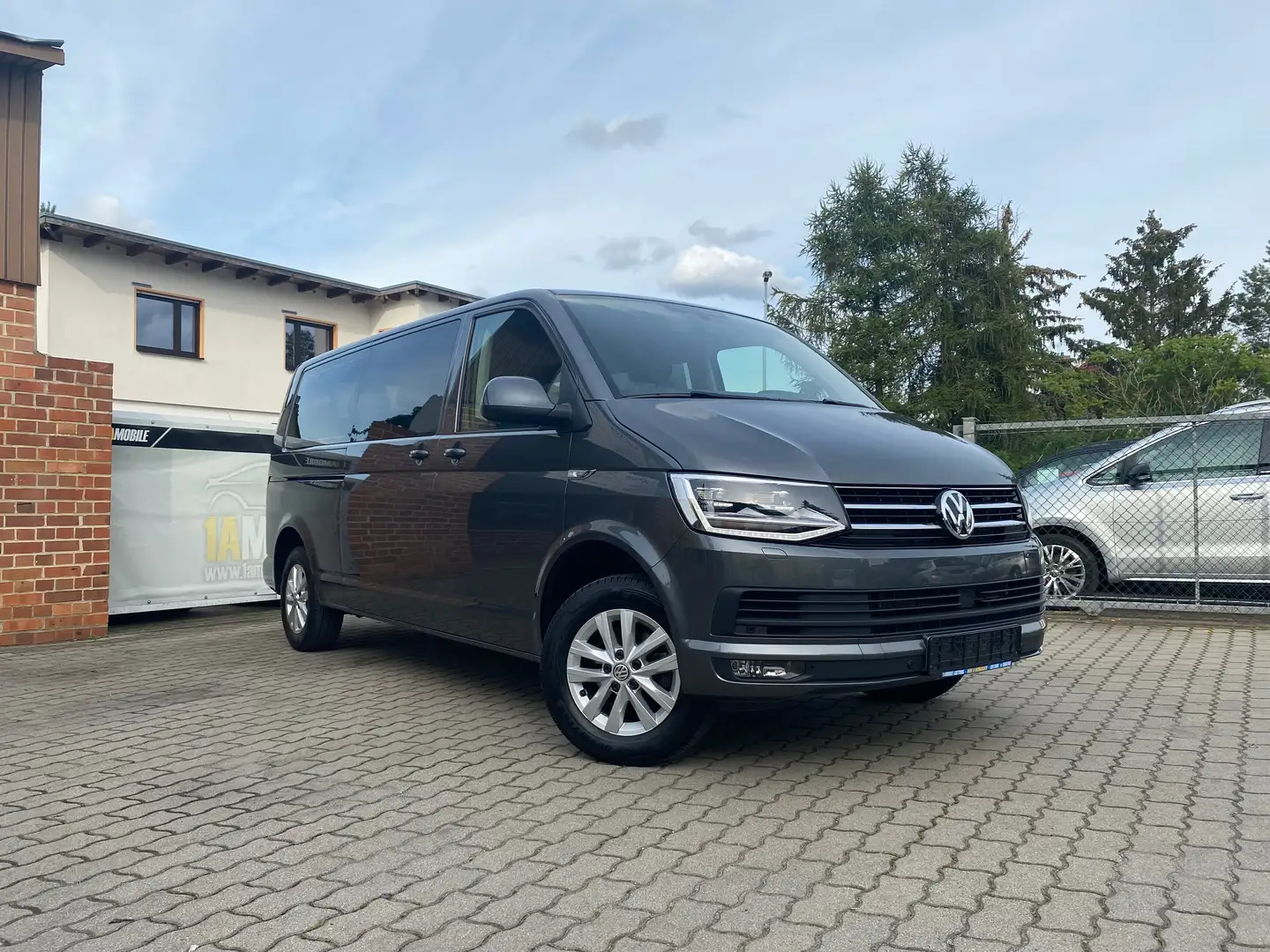 Volkswagen T6 Caravelle Caravelle lang Automatik  8 Sitze Gris - 2