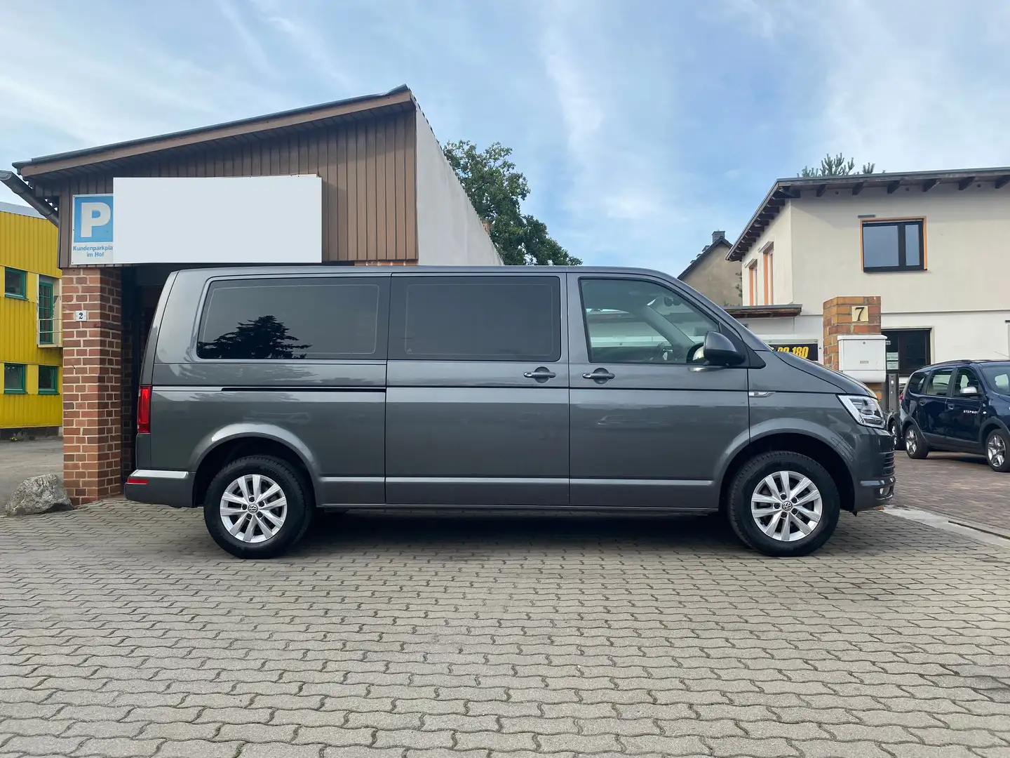 Volkswagen T6 Caravelle Caravelle lang- Navi - 8 Sitze - Automatik !!! Grau - 1
