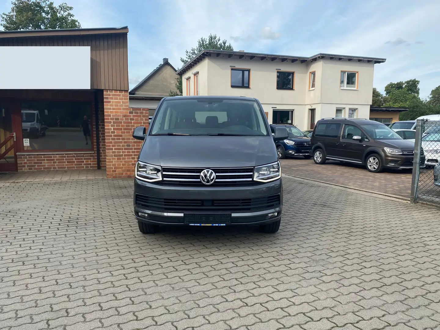 Volkswagen T6 Caravelle Caravelle " lang"- Navi - 8 Sitze - Automatik !!! Gris - 2