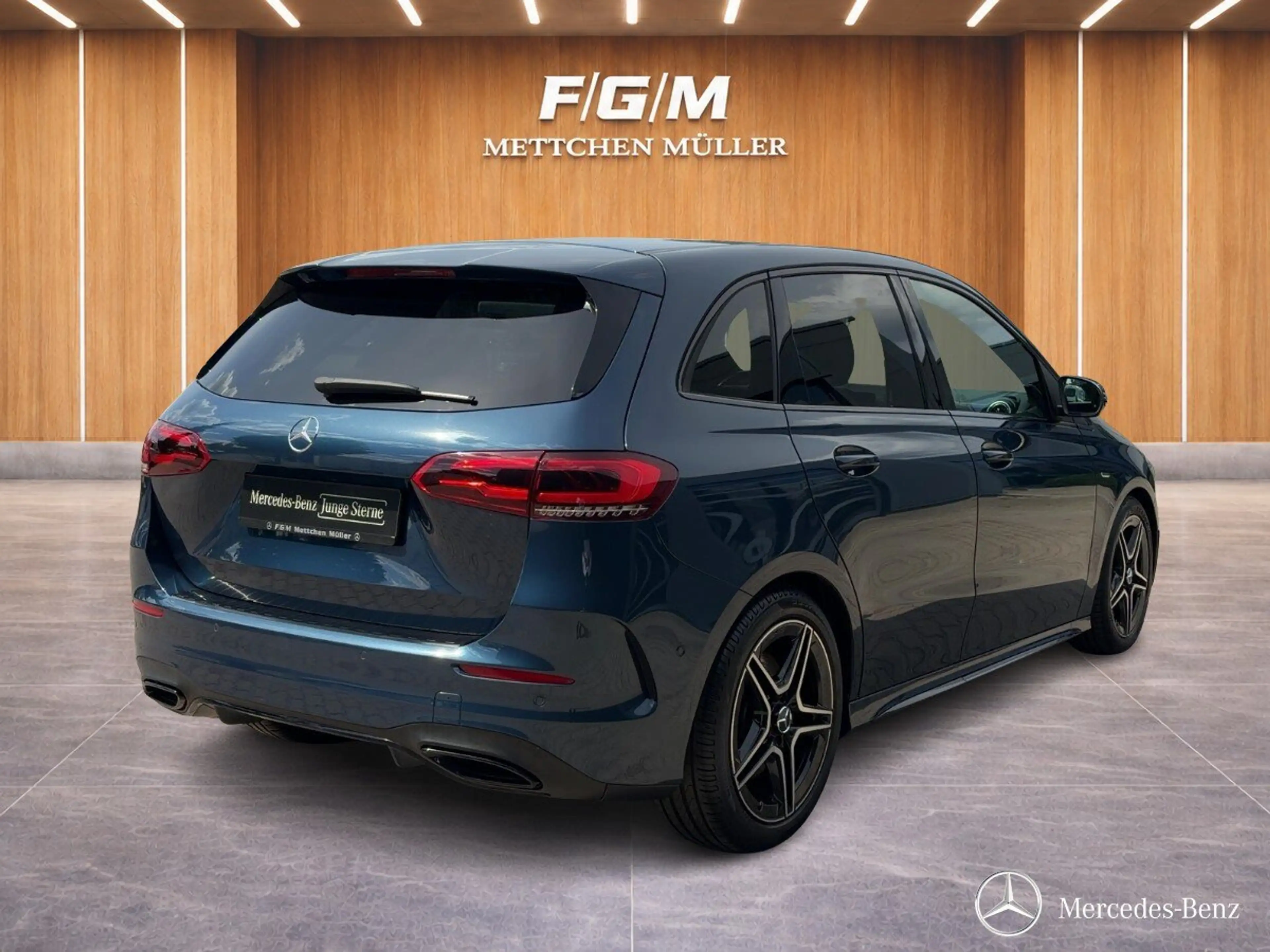 Mercedes-Benz B 250 B 250 4M AMG+DIST+R-KAM+AHK+MULTIBEAM+NIGHT+SOUN — photo 3