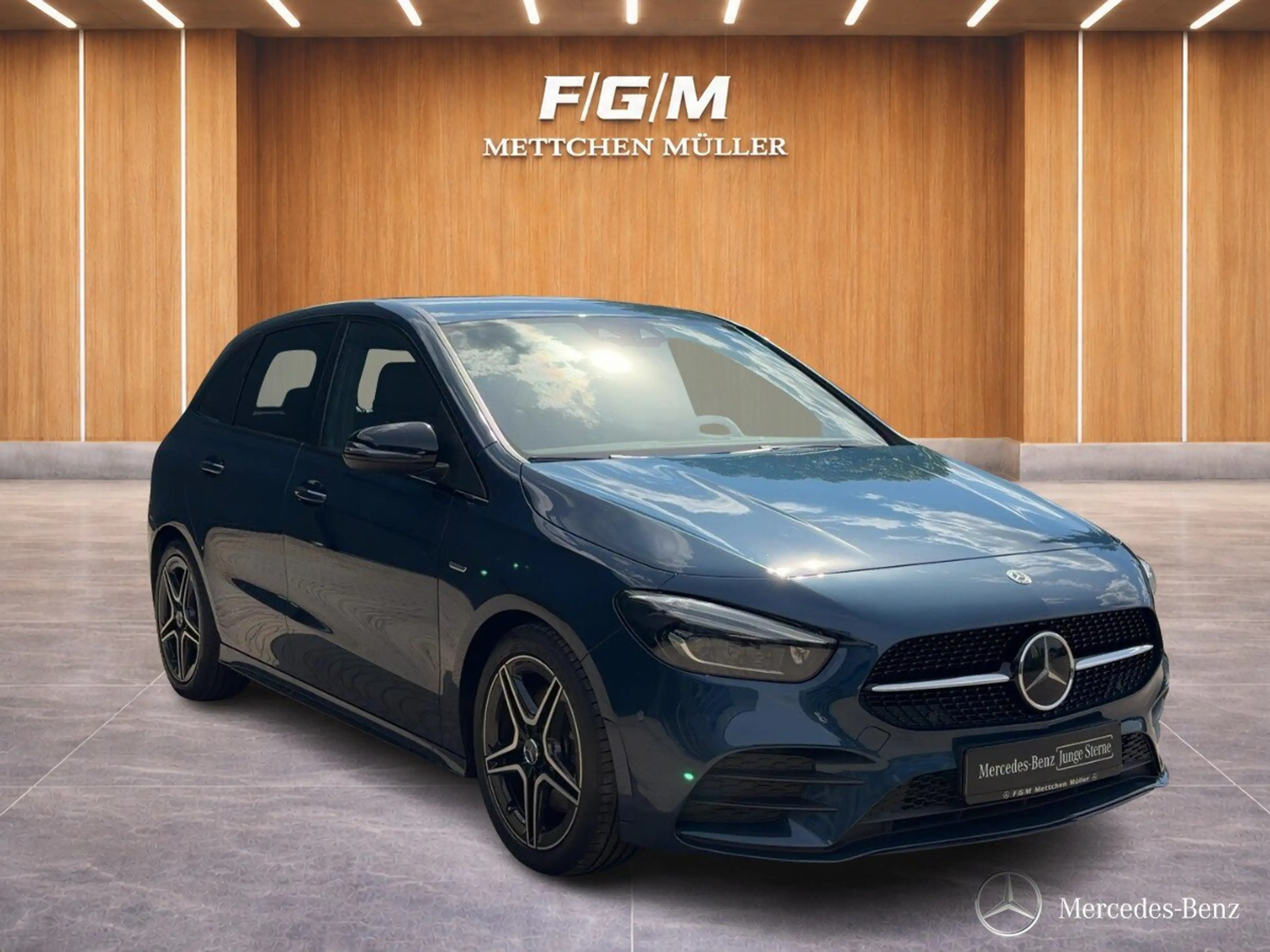 Mercedes-Benz B 250 B 250 4M AMG+DIST+R-KAM+AHK+MULTIBEAM+NIGHT+SOUN — photo 4