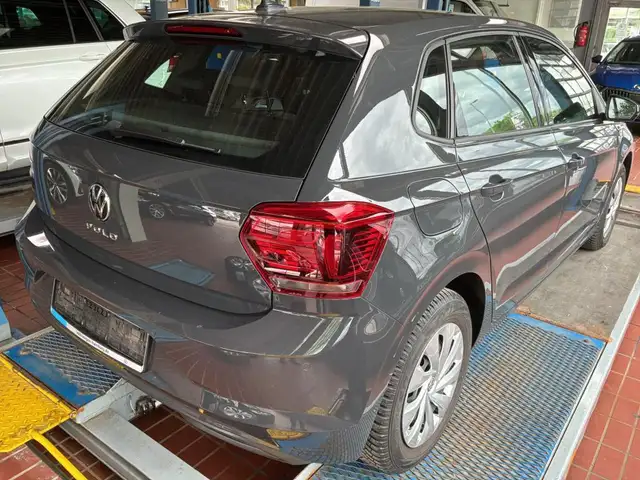 Volkswagen Polo view 4