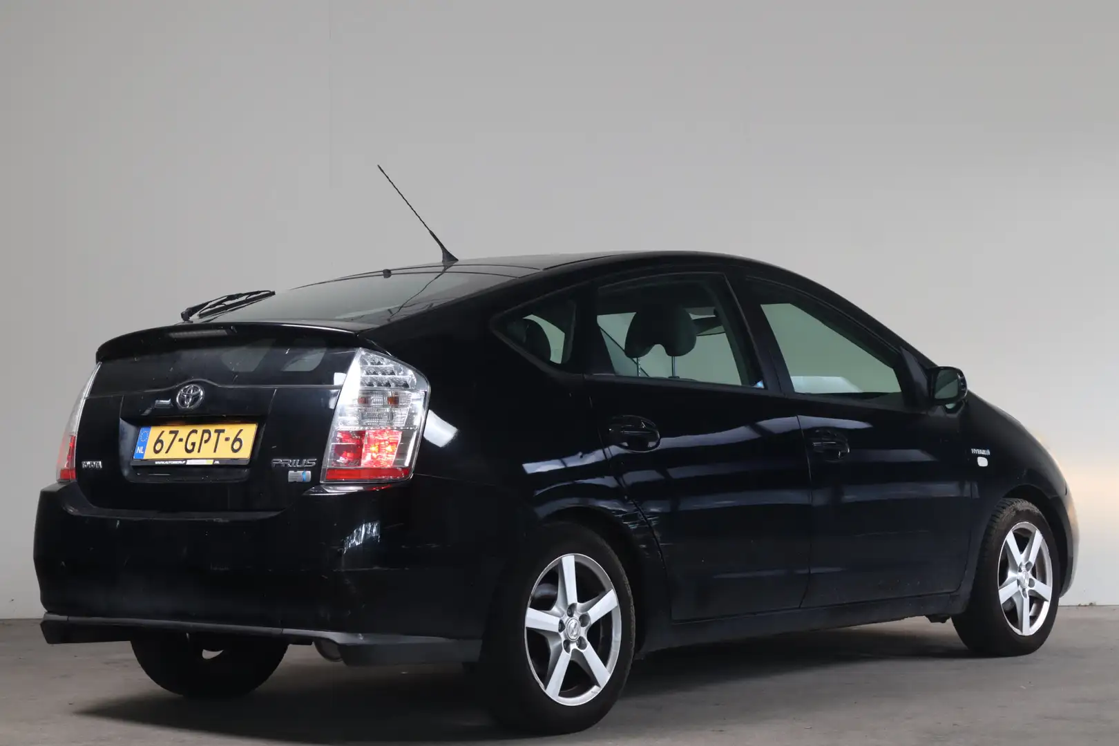 Toyota Prius 1.5 VVT-i Comfort - NL- Auto!! Climate I Radio I C Zwart - 2