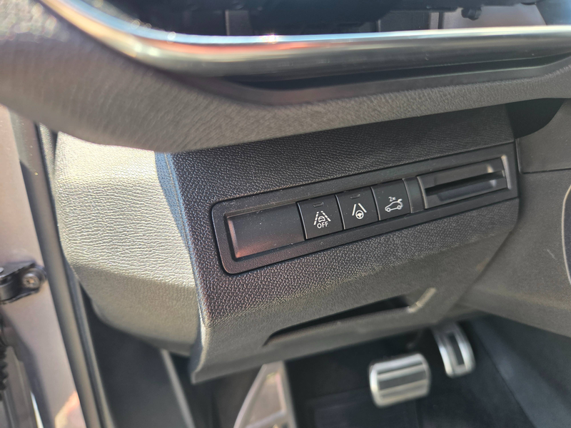 Peugeot 5008 GT ACC LED KAMERA NAVI — photo 12