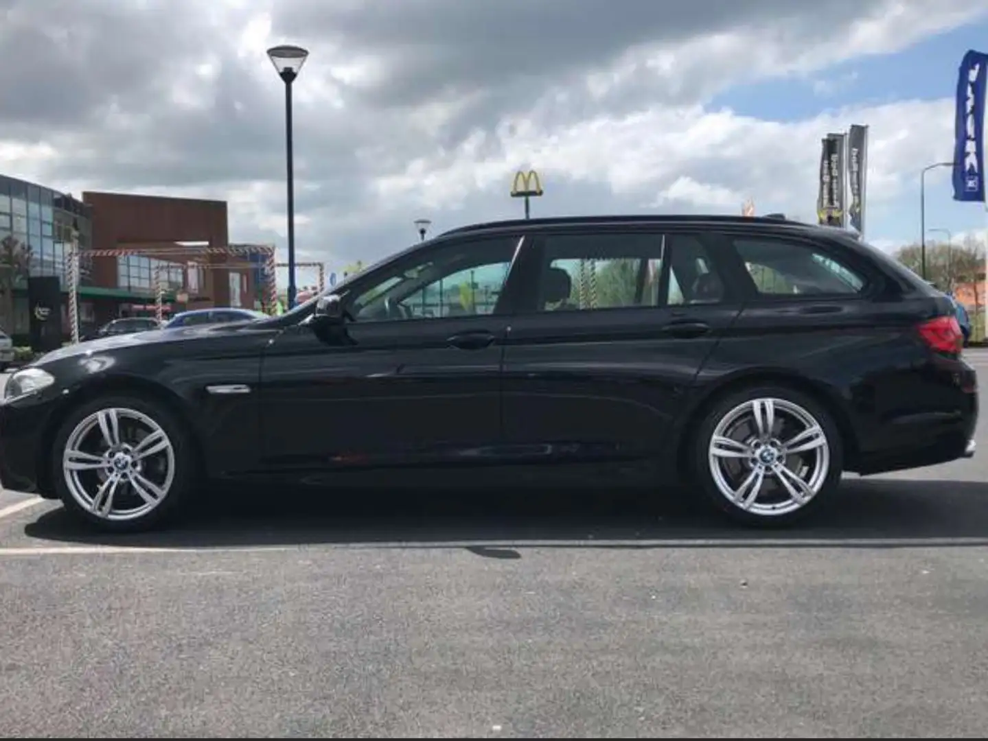 BMW 520 i High Executive Zwart - 1