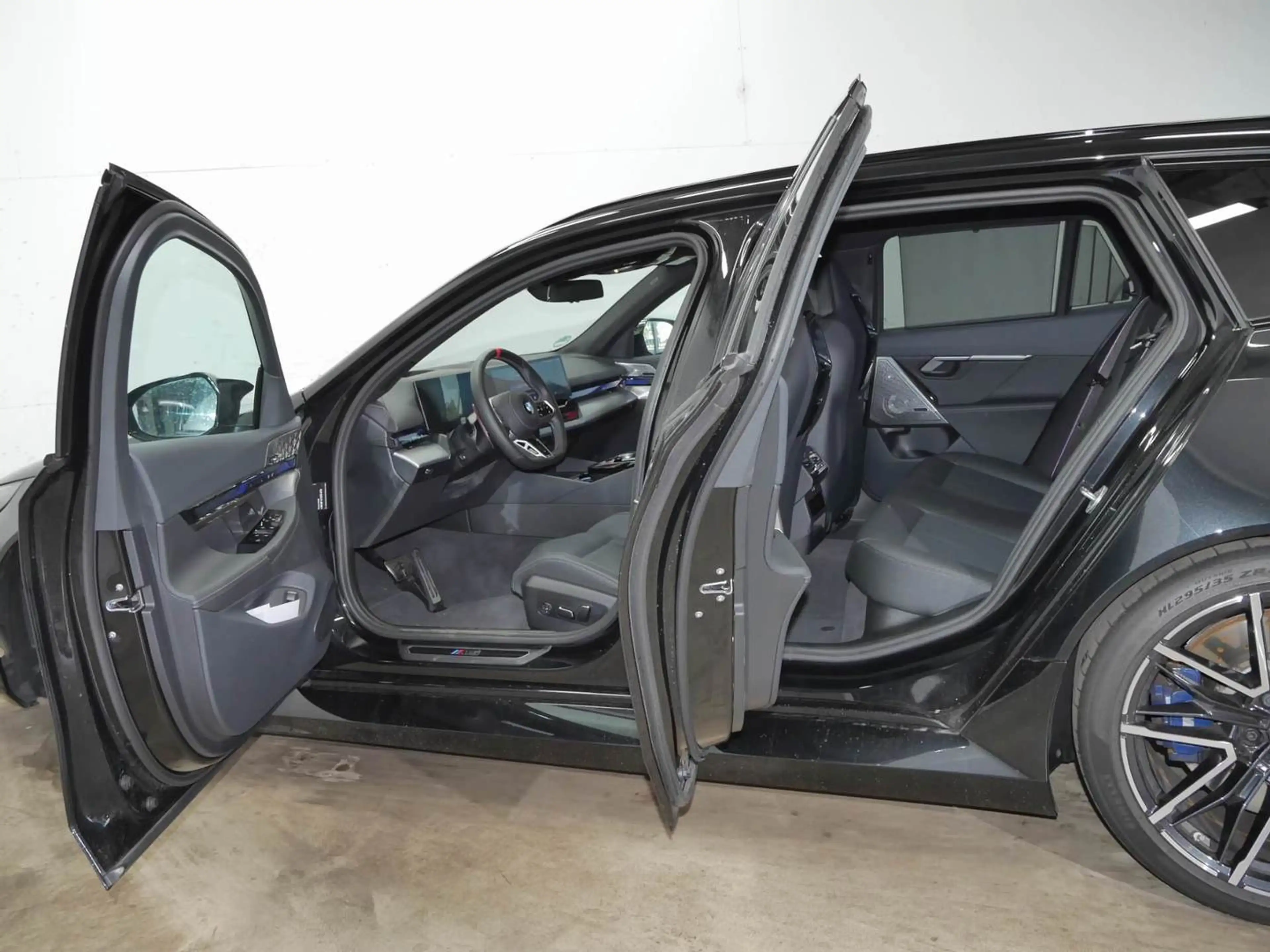 BMW M5 M5 Touring | 2026 | CoPilot | Bowers & Wilkins Sur — photo 8