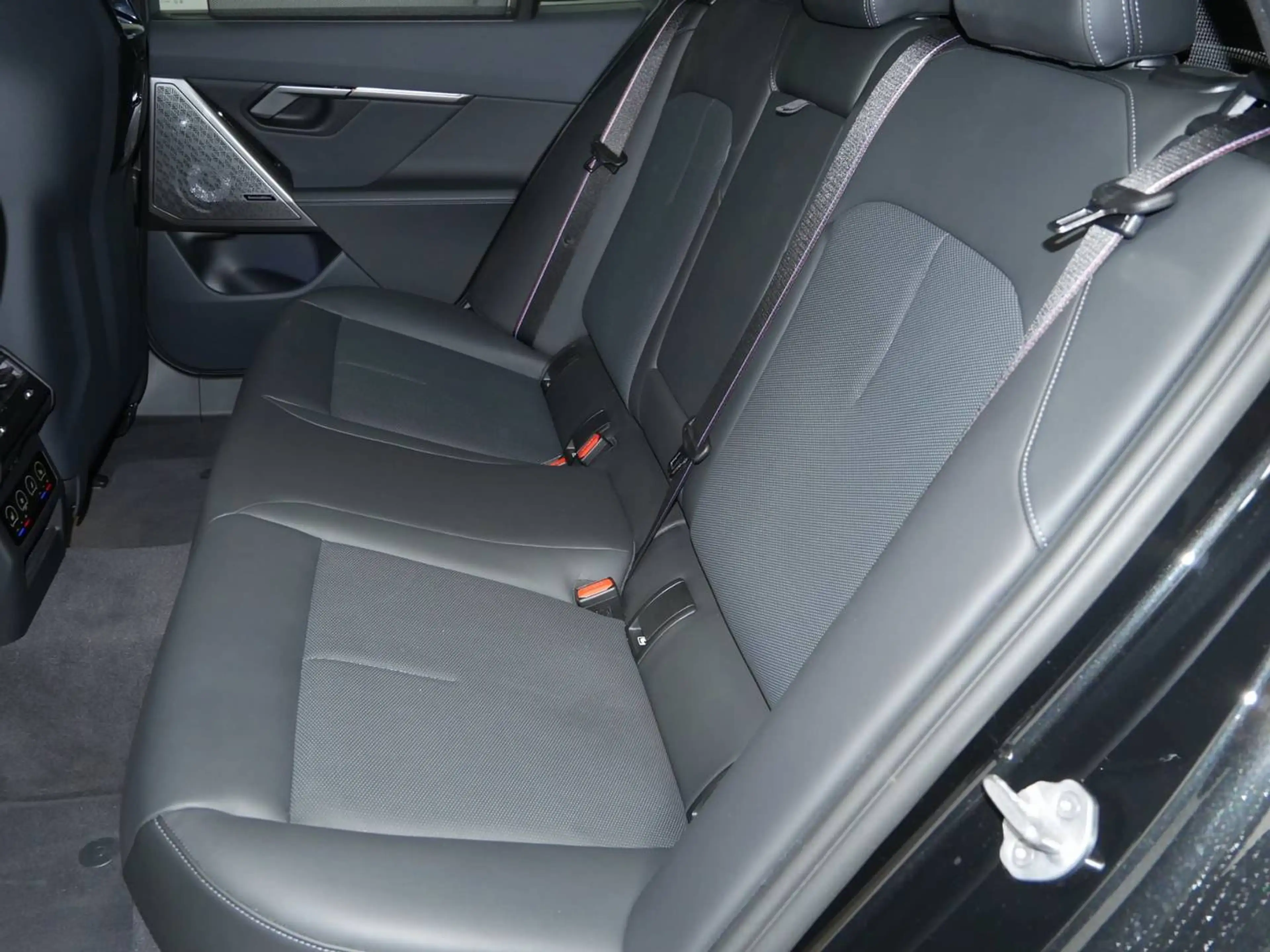 BMW M5 M5 Touring | 2026 | CoPilot | Bowers & Wilkins Sur — photo 7
