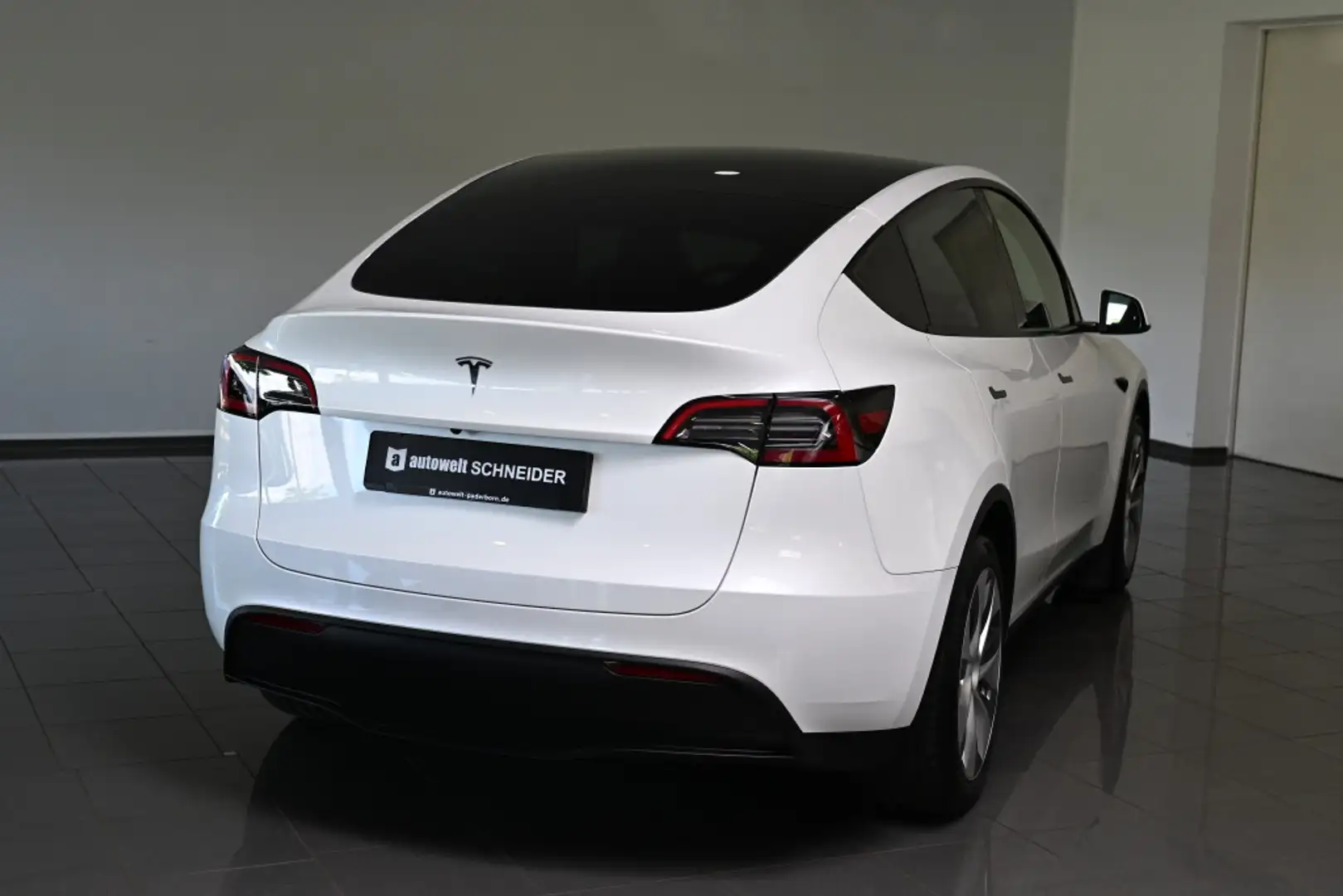 Tesla Model Y Standard Range RWD Panorama ACC LED Weiß - 2
