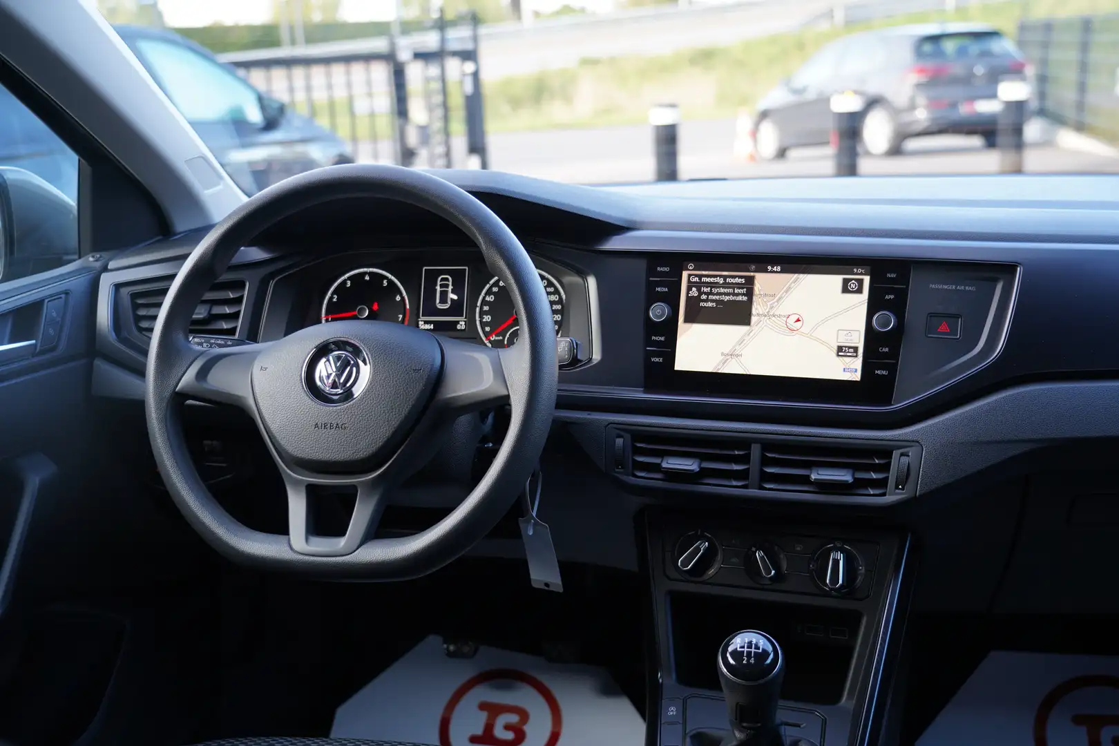 Volkswagen Polo 1.0i 80pk Trendline | Airco | NAVIGATIE Grijs - 2