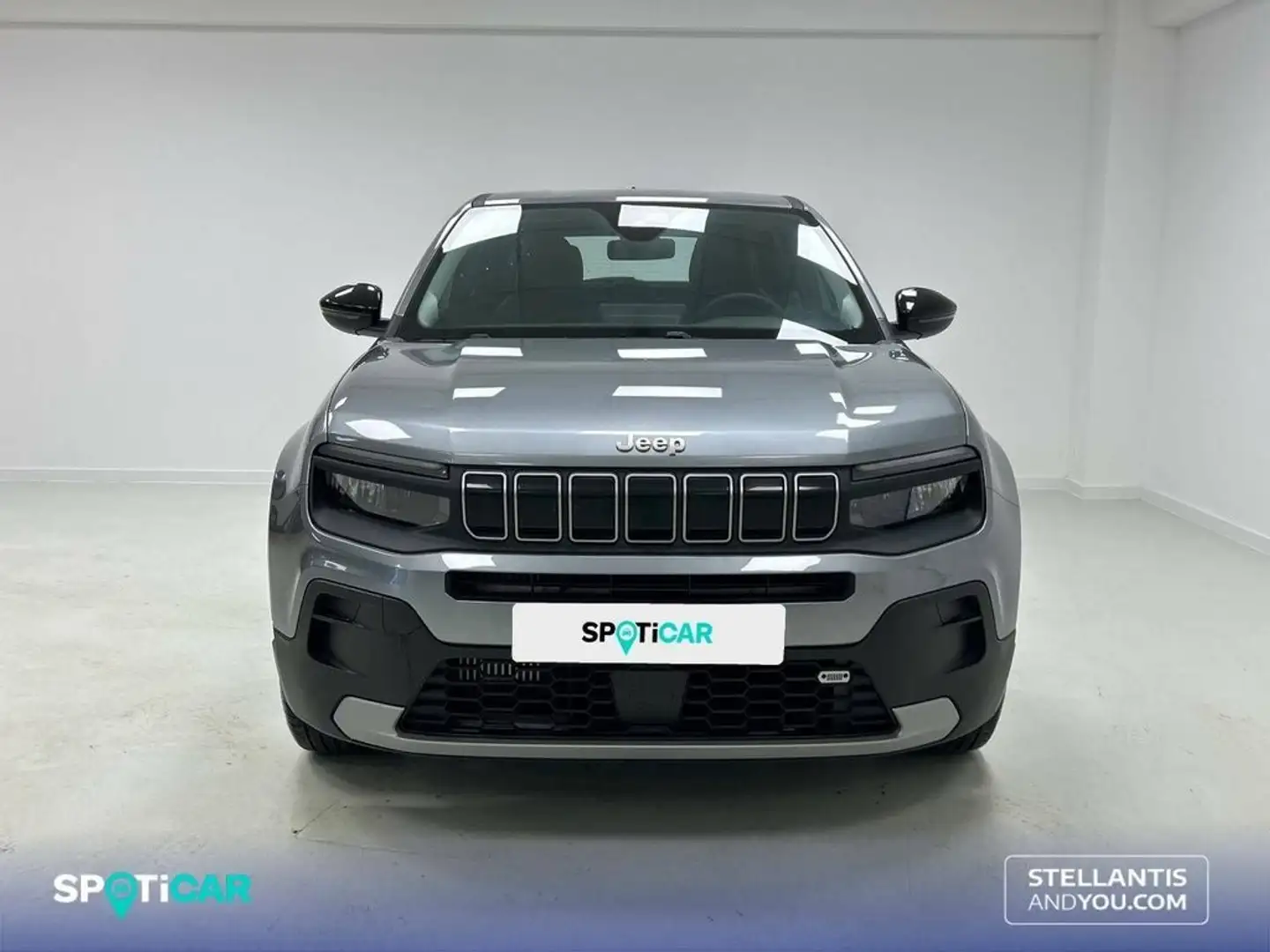 Jeep Avenger 1.2 Altitude 74KW Grau - 2