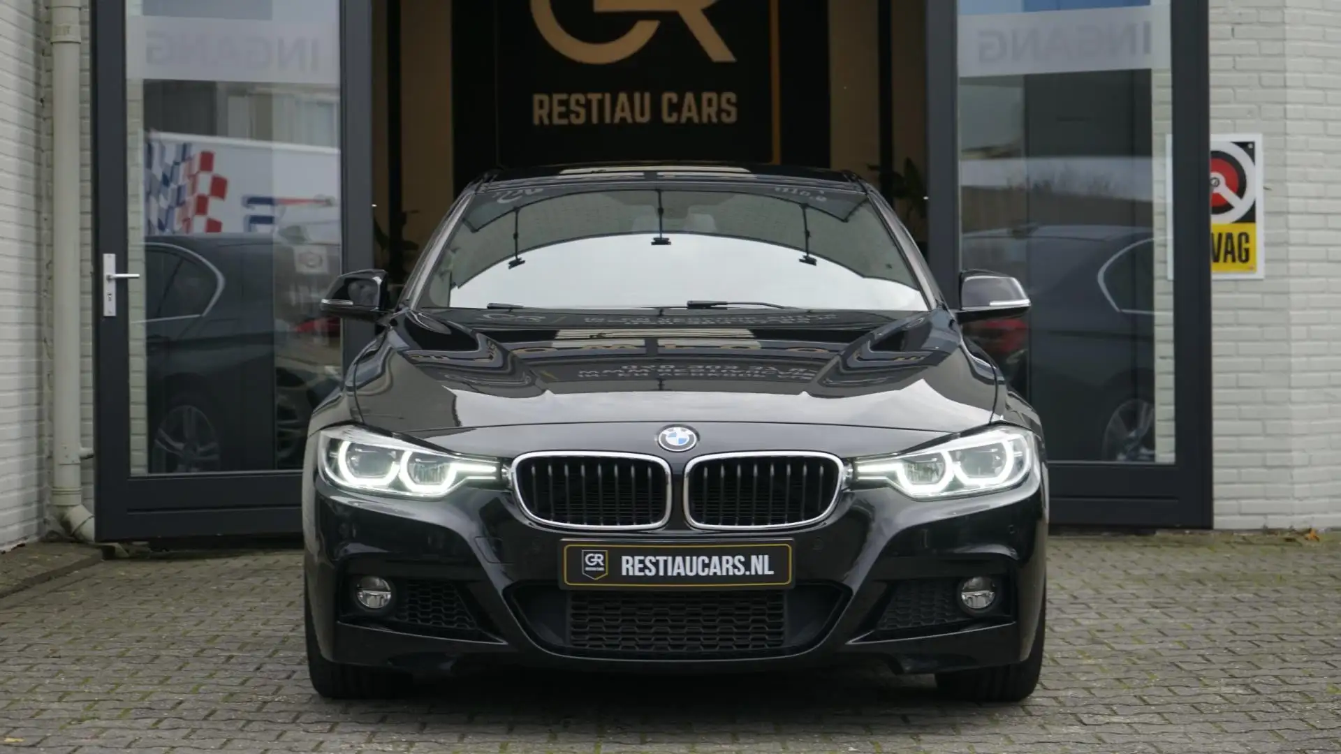 BMW 318 3-serie 318i M Sport AUTOMAAT-ALCANTARA-CAMERA-CLI Zwart - 2