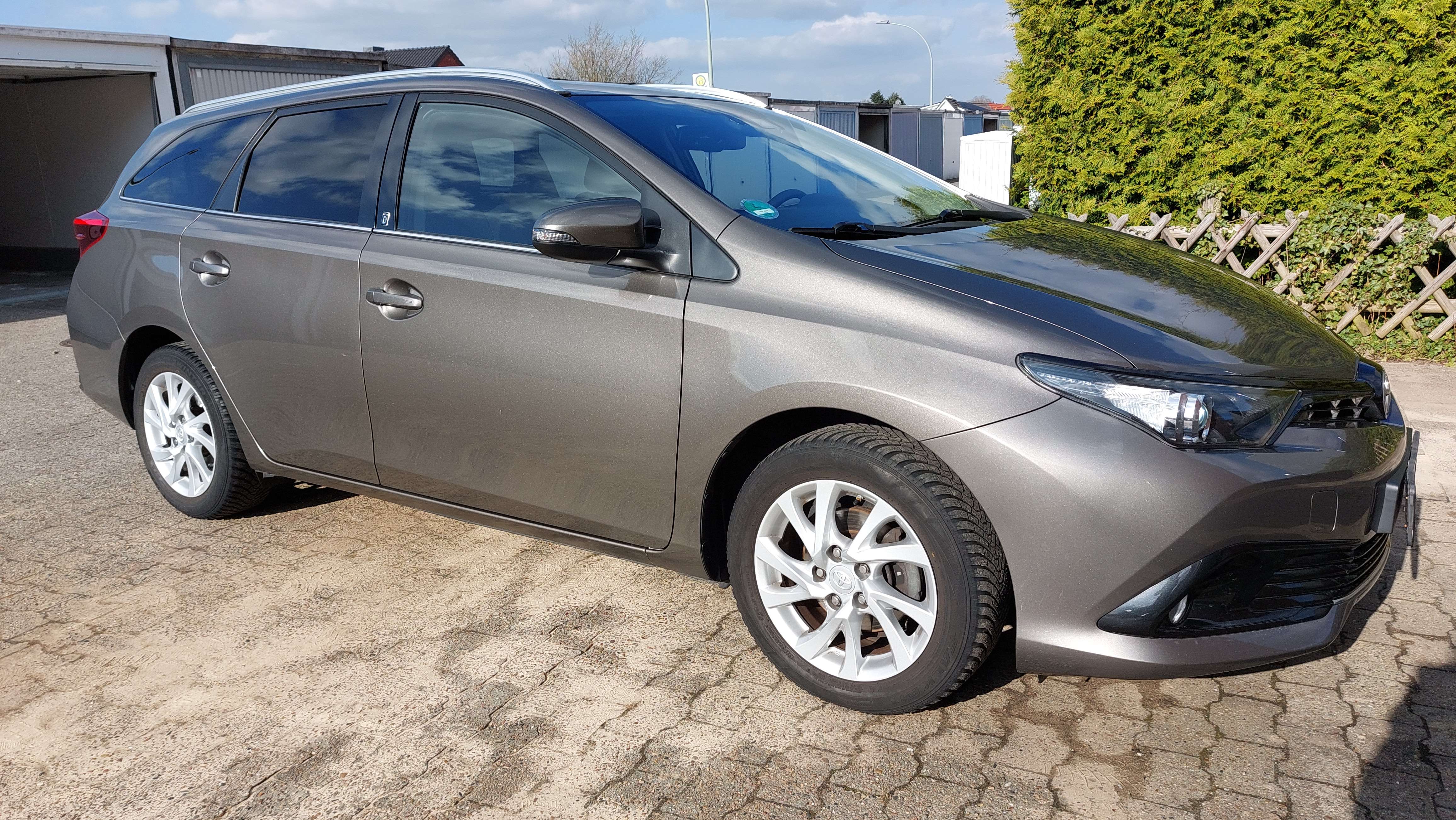 Second hand Toyota Auris 1.3