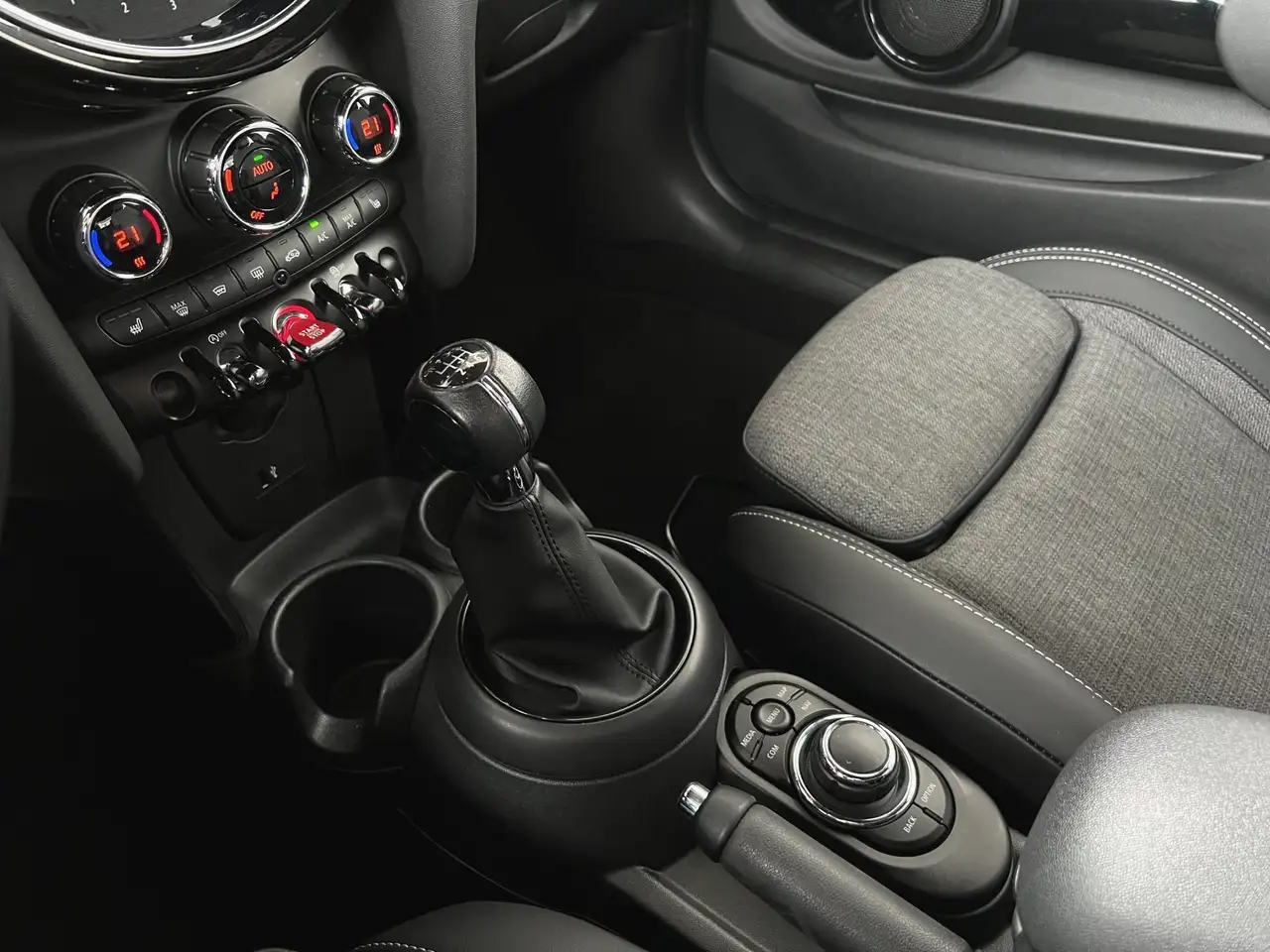 MINI Cooper 3-Türer Navi LED DAB PDC CarPlay 9