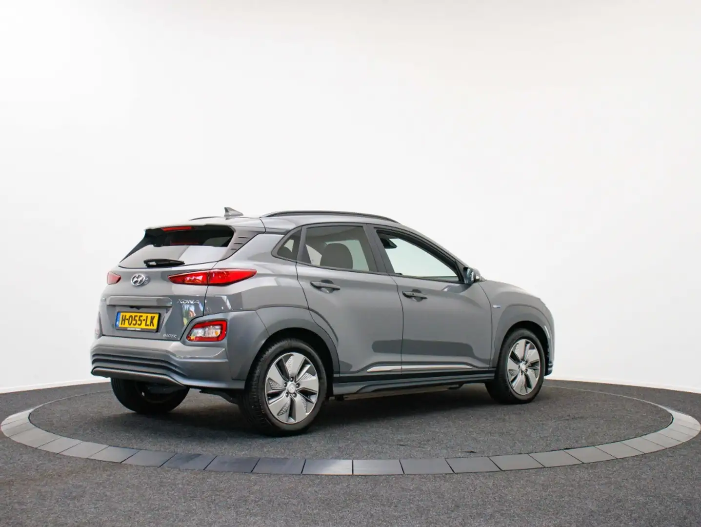 Hyundai KONA EV Premium 64 kWh | Warmtepomp | Snelladen Gris - 2