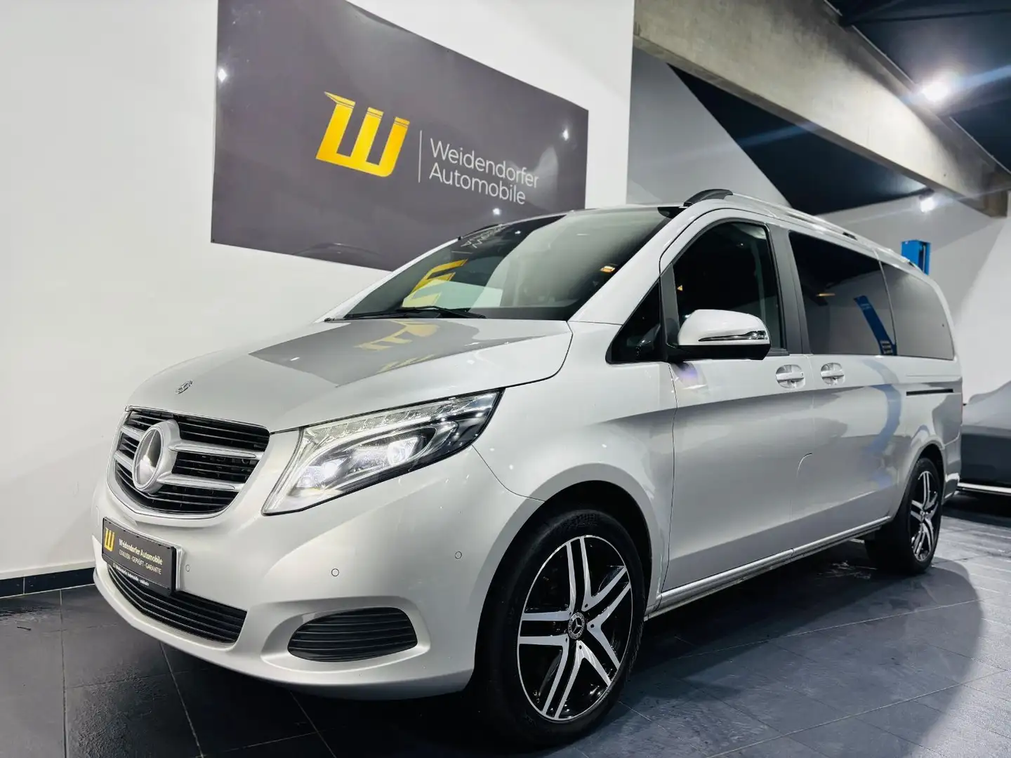 Mercedes-Benz V 220 V 250d EDITION 4M lang*AHK*Bremsen neu* Tempomat Silber - 1