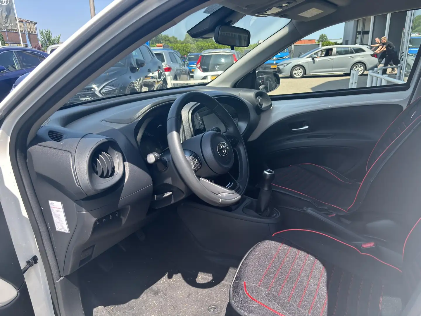 Toyota Aygo X 1.0 VVT-i MT first SLECHTS 53.821KM, APPLE CARPLAY Wit - 2