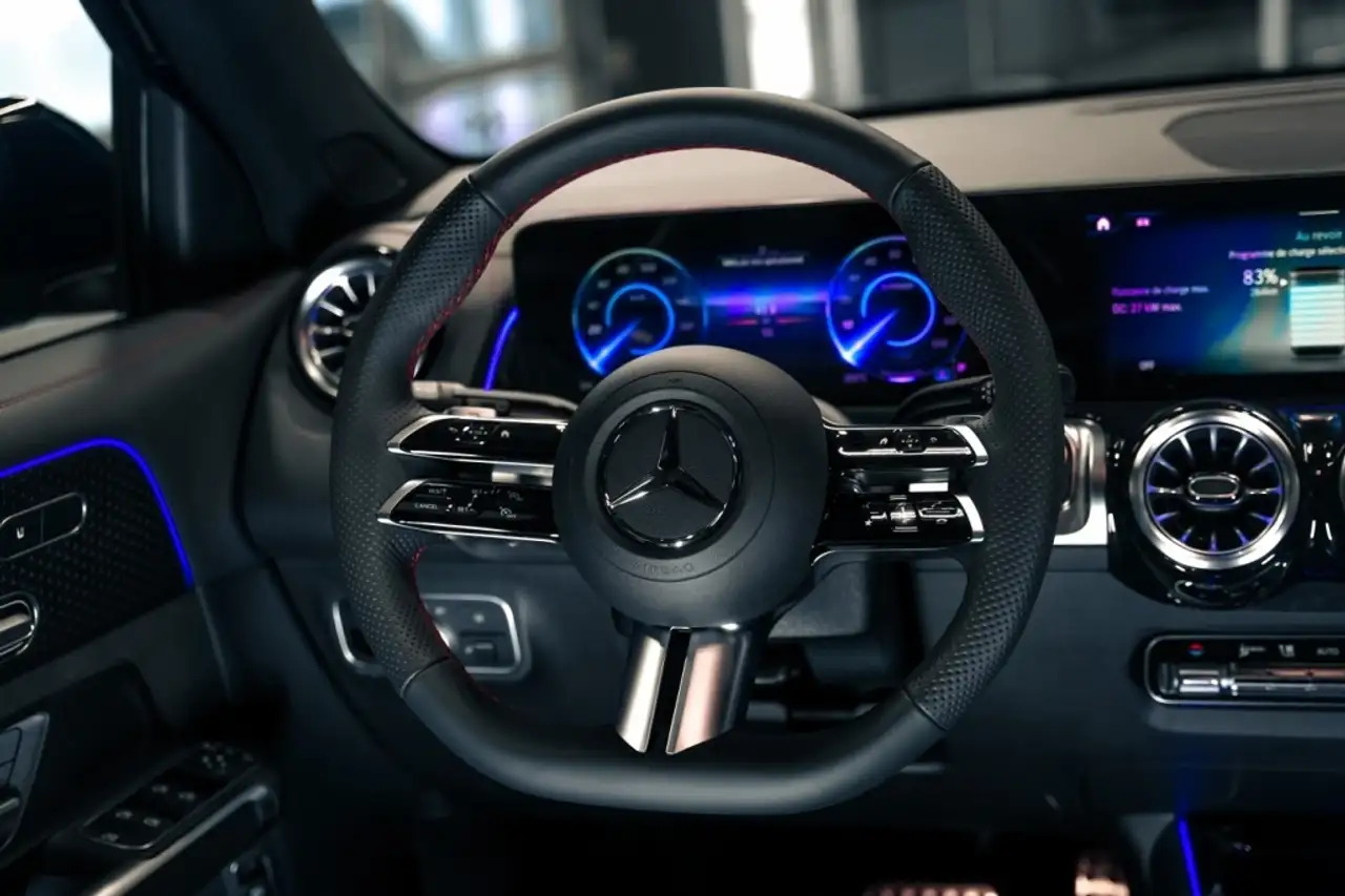 Mercedes-Benz EQB снимка Mercedes-Benz EQB