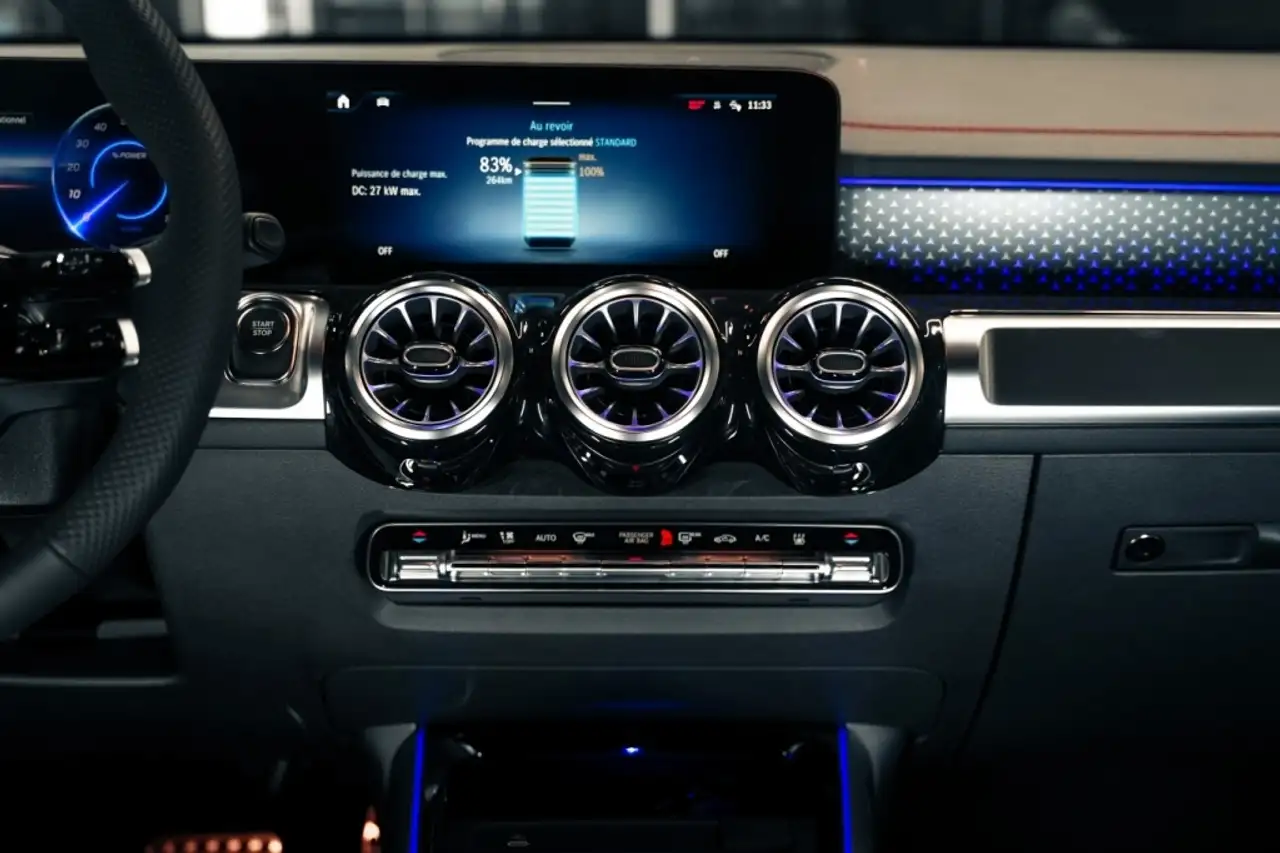 Mercedes-Benz EQB снимка Mercedes-Benz EQB