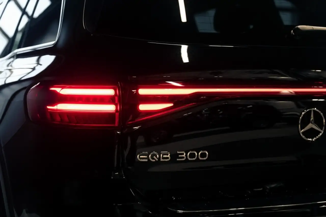 Mercedes-Benz EQB снимка Mercedes-Benz EQB