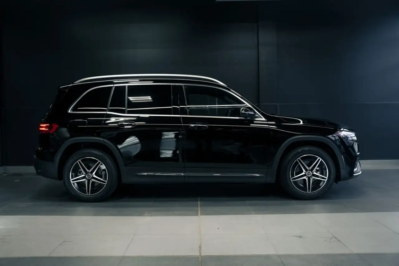 Mercedes-Benz EQB снимка Mercedes-Benz EQB