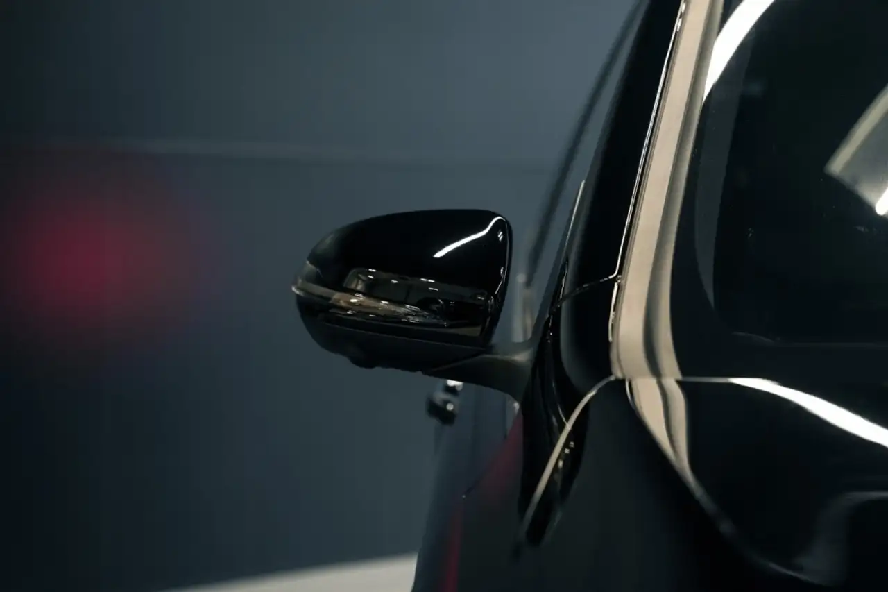 Mercedes-Benz EQB снимка Mercedes-Benz EQB