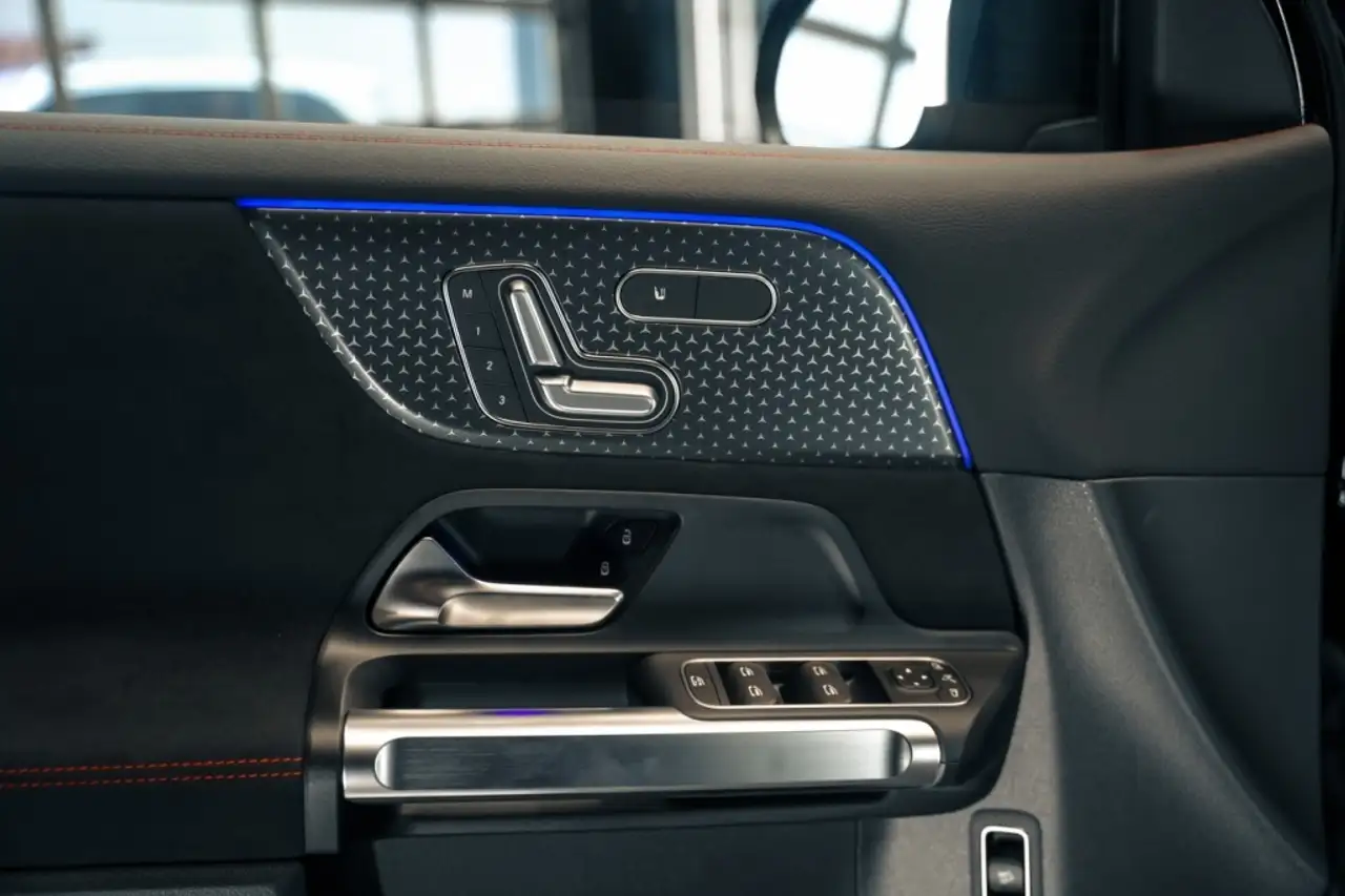 Mercedes-Benz EQB снимка Mercedes-Benz EQB