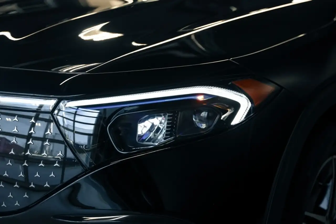 Mercedes-Benz EQB снимка Mercedes-Benz EQB