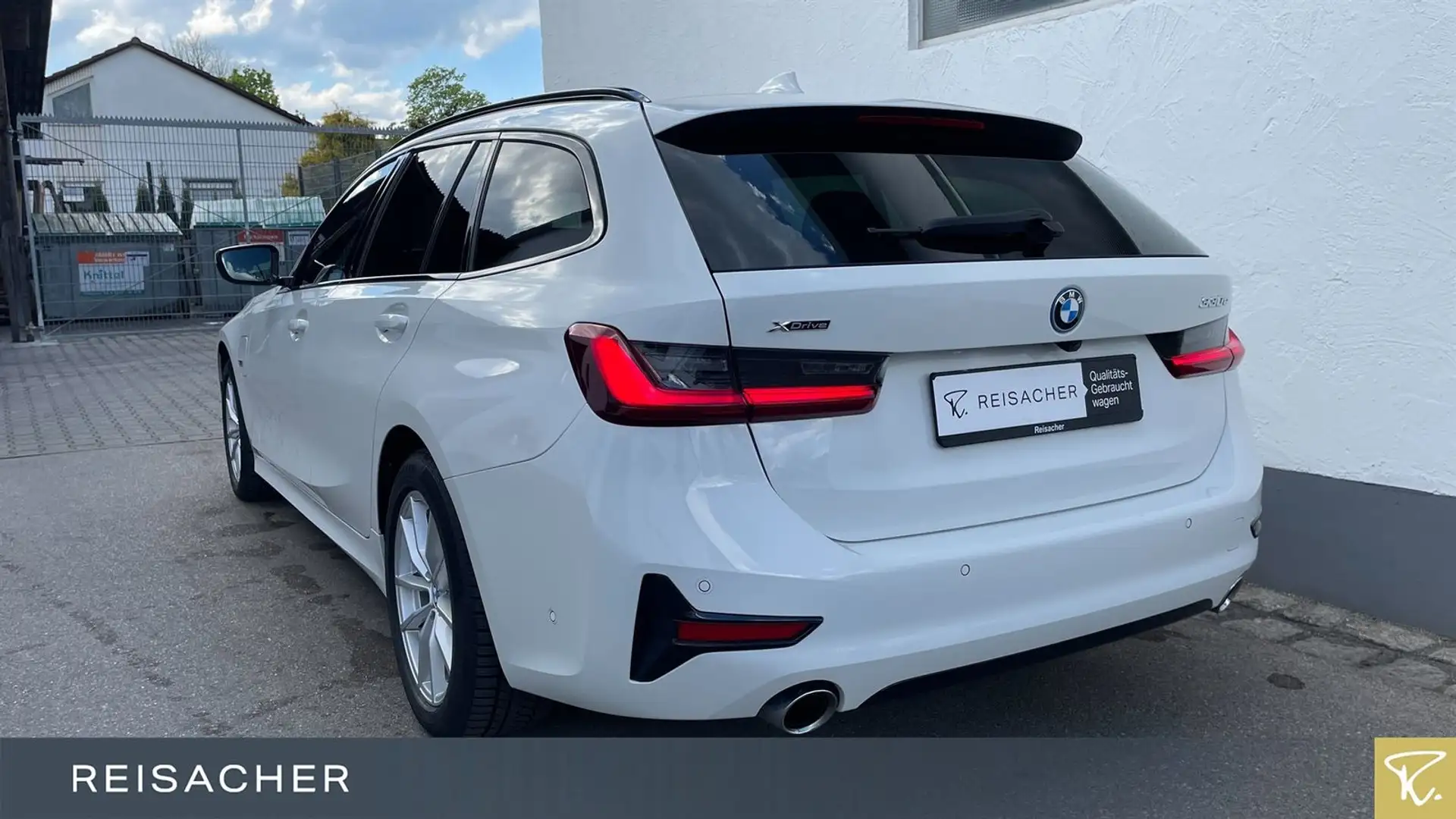 BMW 330 e A xDrive Tou Sport-Line,HUD,Laser,ACC Weiß - 2