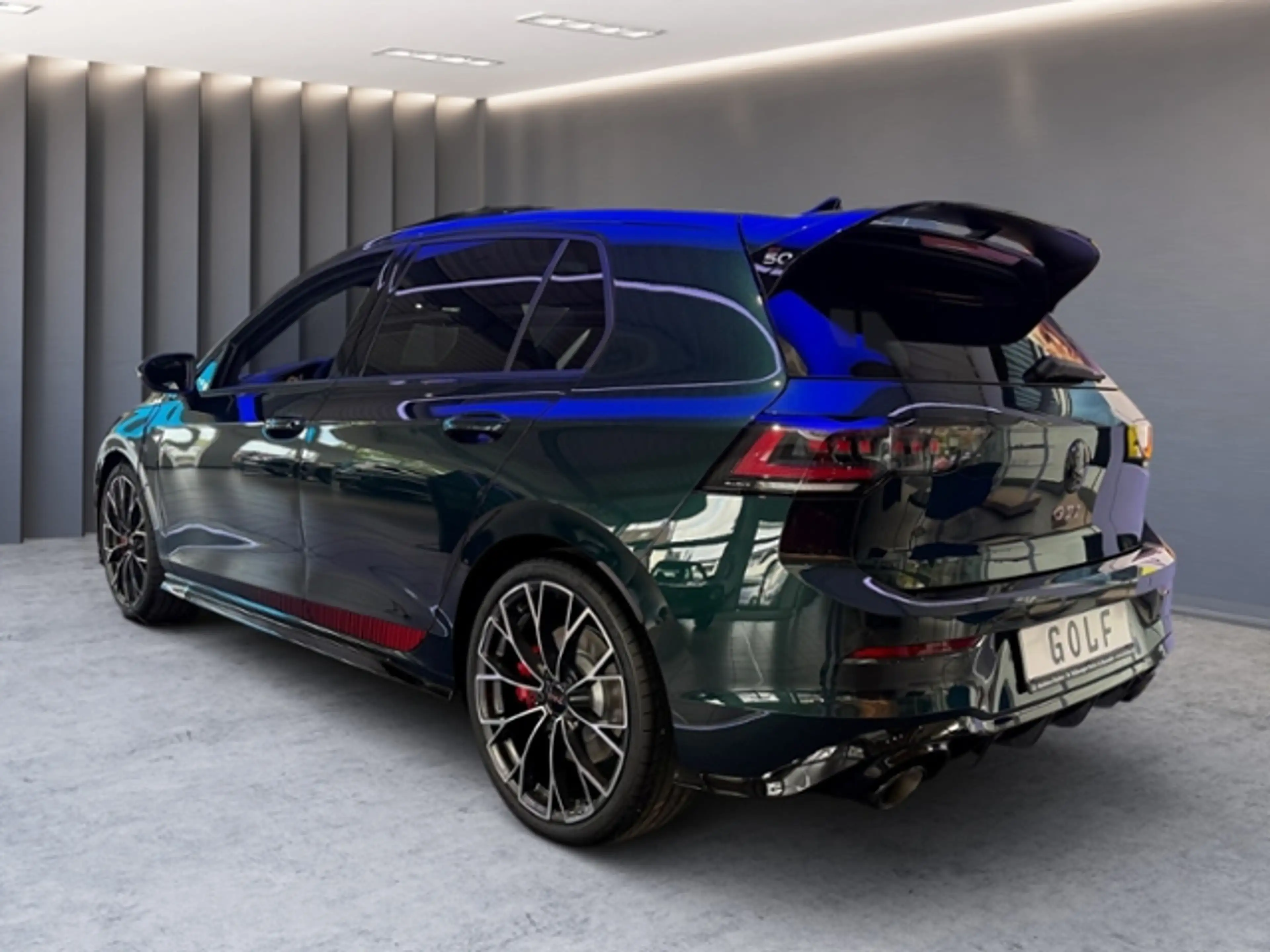 Volkswagen Golf GTI EDITION 50 2,0 l TSI 7-Gang DSG — photo 5