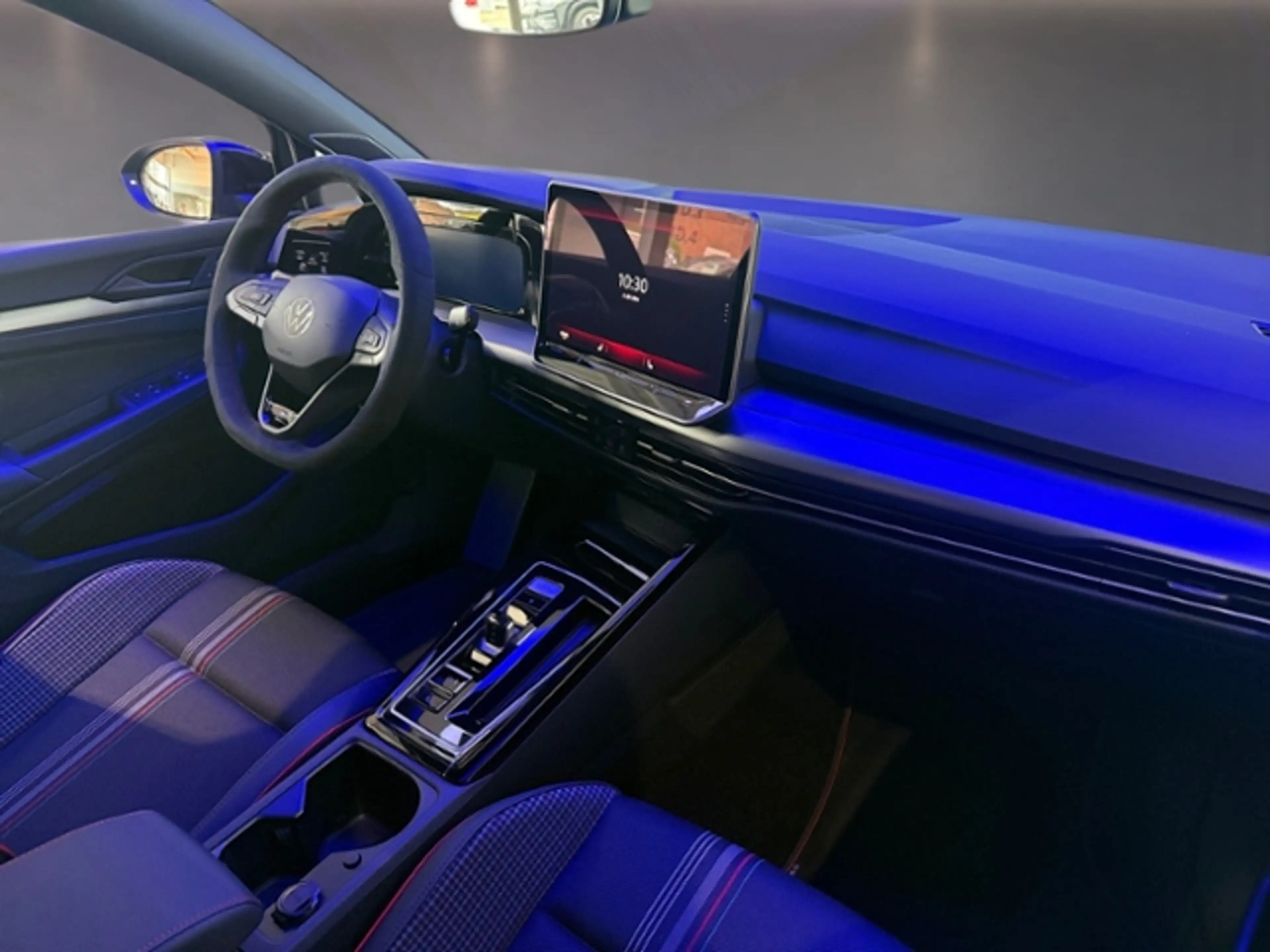 Volkswagen Golf GTI EDITION 50 2,0 l TSI 7-Gang DSG — photo 10