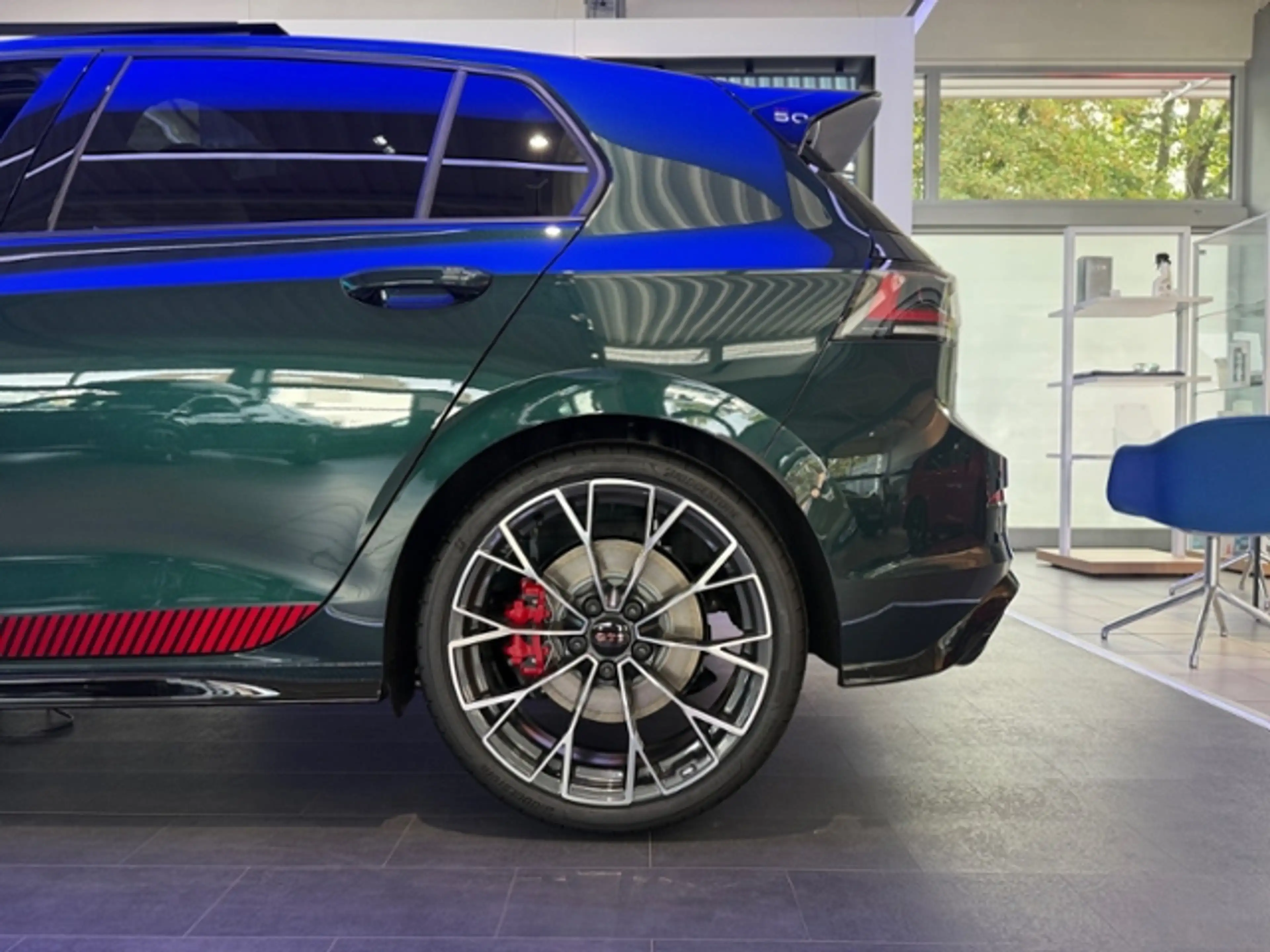 Volkswagen Golf GTI EDITION 50 2,0 l TSI 7-Gang DSG — photo 15