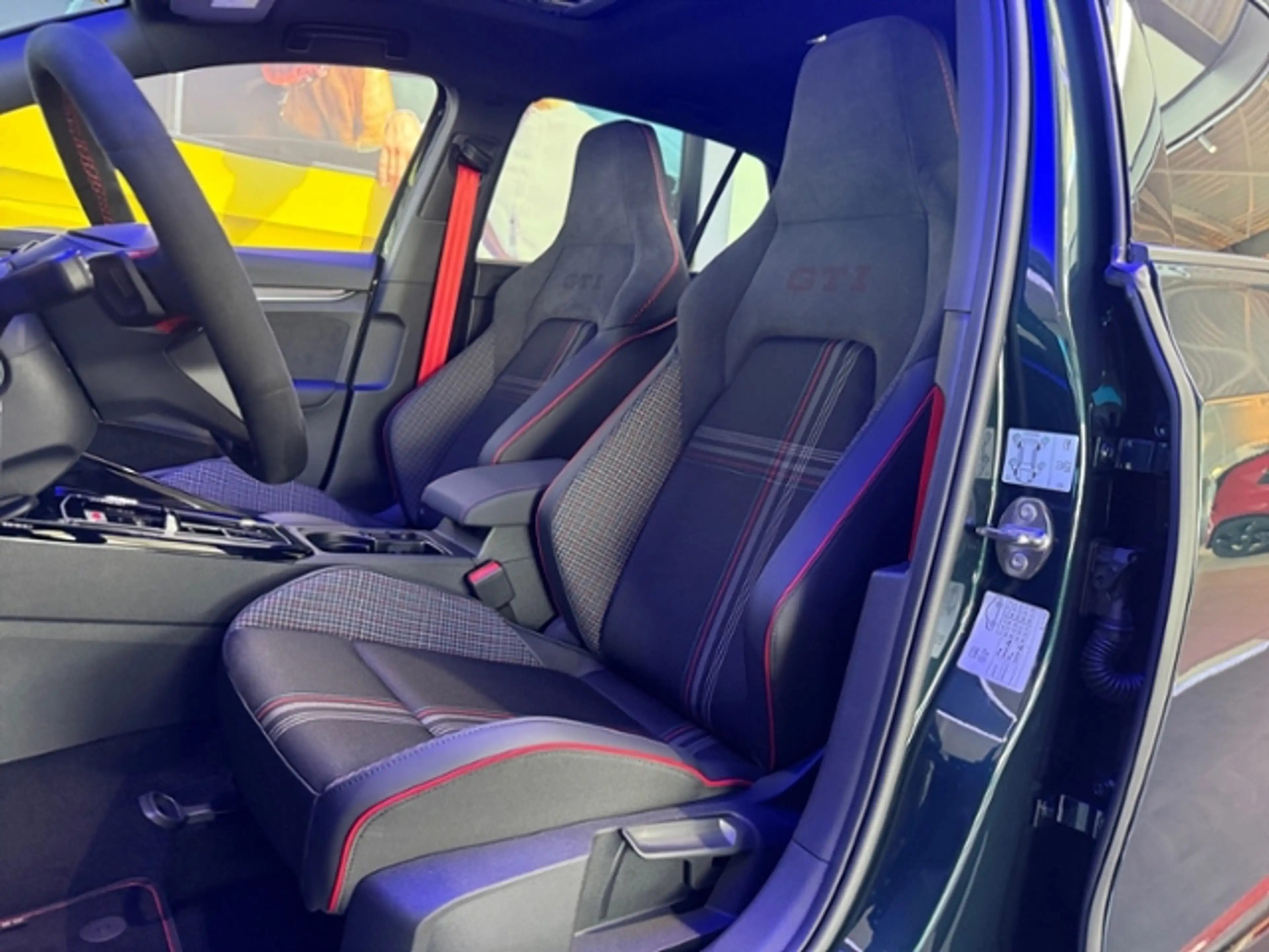 Volkswagen Golf GTI EDITION 50 2,0 l TSI 7-Gang DSG — photo 14