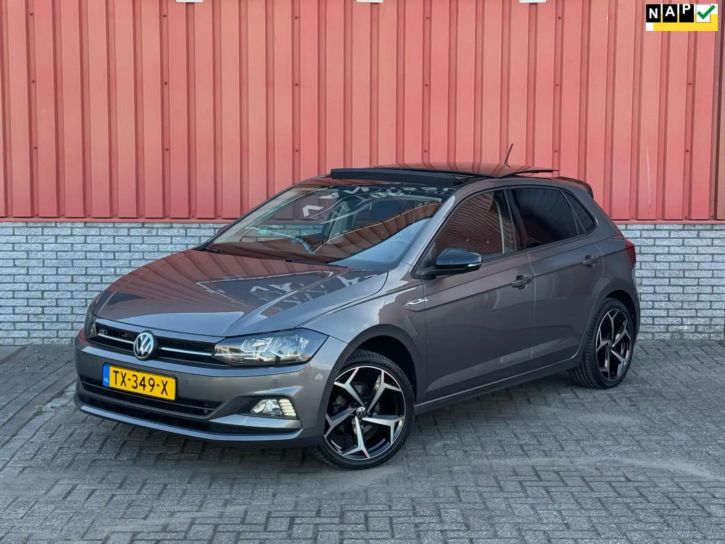 Volkswagen Polo 1.0 TSI R-Line Pano Virtual Carplay PDC ACC Grijs - 1